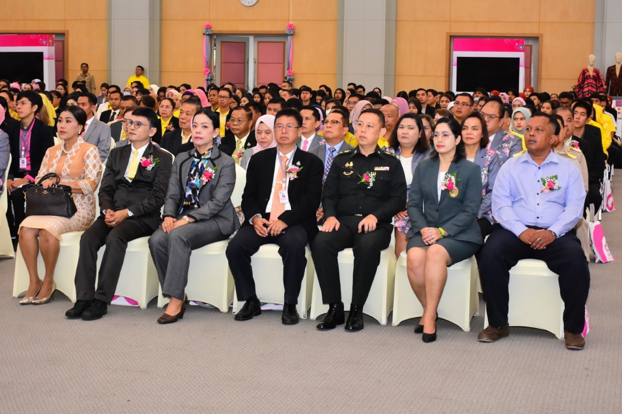 พช.ยะลา ร่วมพิธีเปิดงาน 90 ปี มรย. “วิทยาลัยครูสู่ราชภัฏ คลังปัญญาแห่งชายแดนใต้”