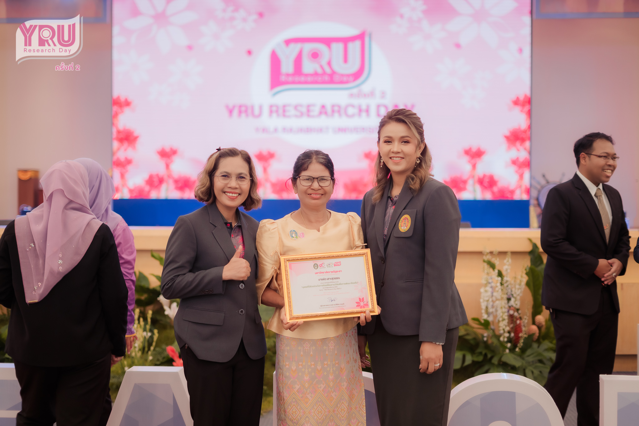 พช.ยะลา เข้าร่วมเป็นเกียรติในพิธิเปิดและร่วมกิจกรรมในงาน YRU Research Day 2024