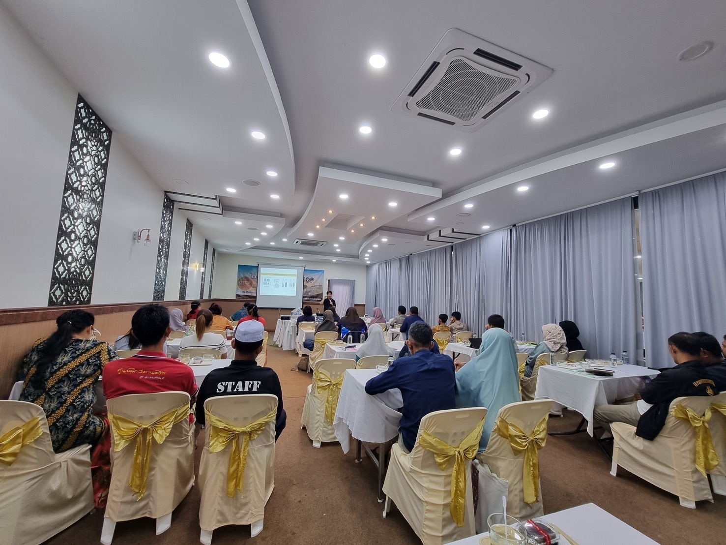 พช.ยะลา จัดประชุมโครงการพัฒนาศักยภาพเครือข่ายองค์ความรู้ KBO จังหวัด ประจำปีงบประมาณ 2567