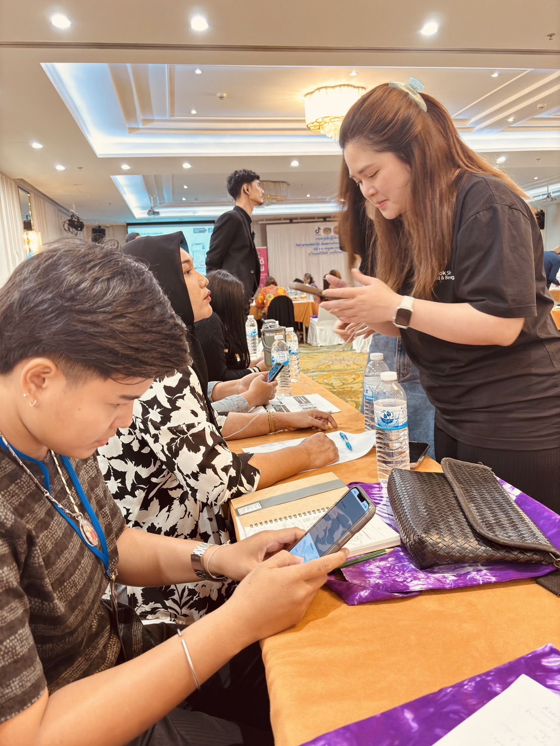 พช.ยะลา ร่วมประชุมเชิงปฏิบัติการ ติดอาวุธกลยุทธ์ออนไลน์ เพิ่มยอดขายด้วยคอนเทนต์ ณ จุดดำเนินการ โรงแรมทวินโลตัส จังหวัดนครศรีธรรมราช
