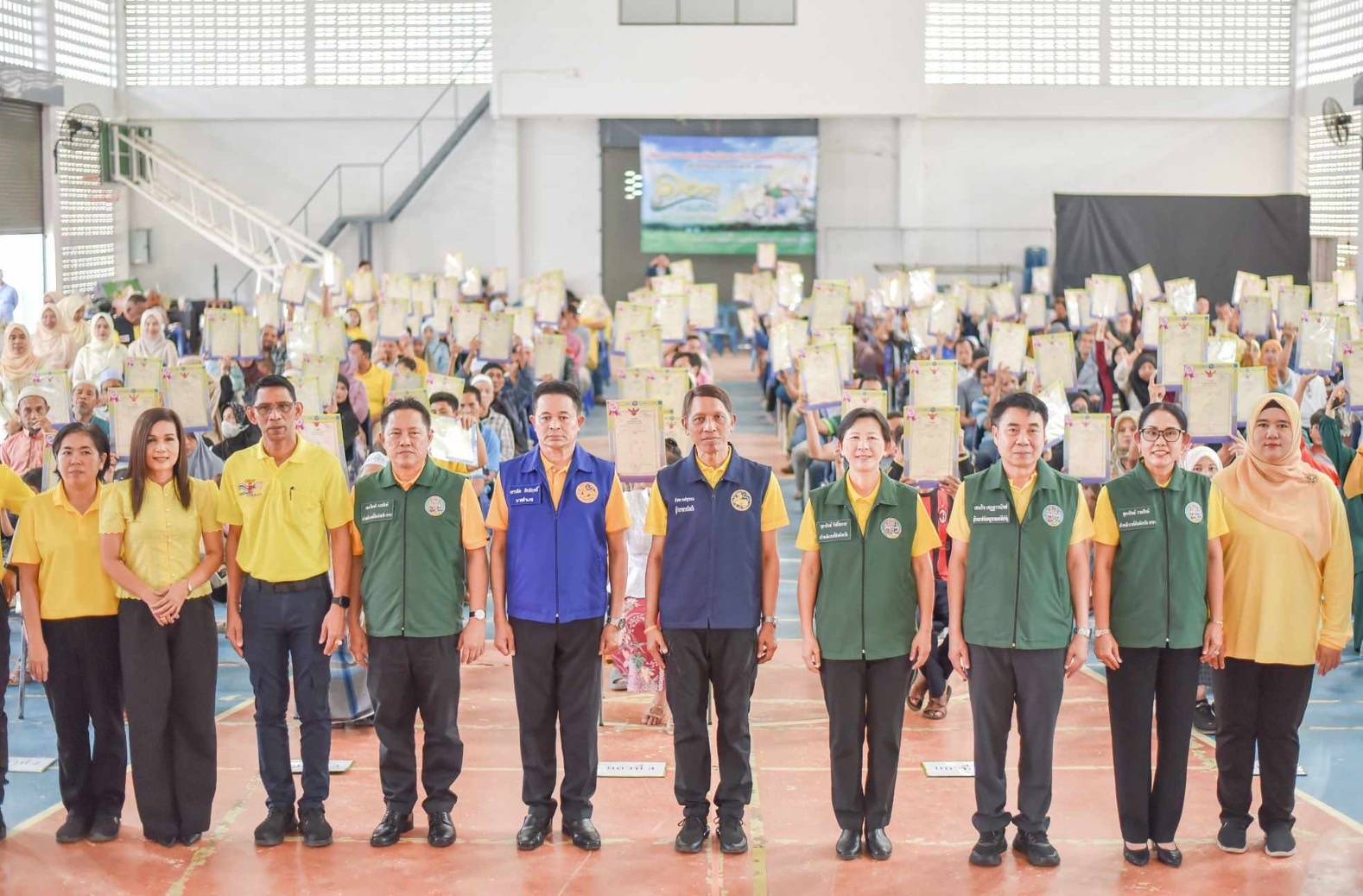พช.ยะลา ร่วมพิธีมอบโฉนดที่ดิน