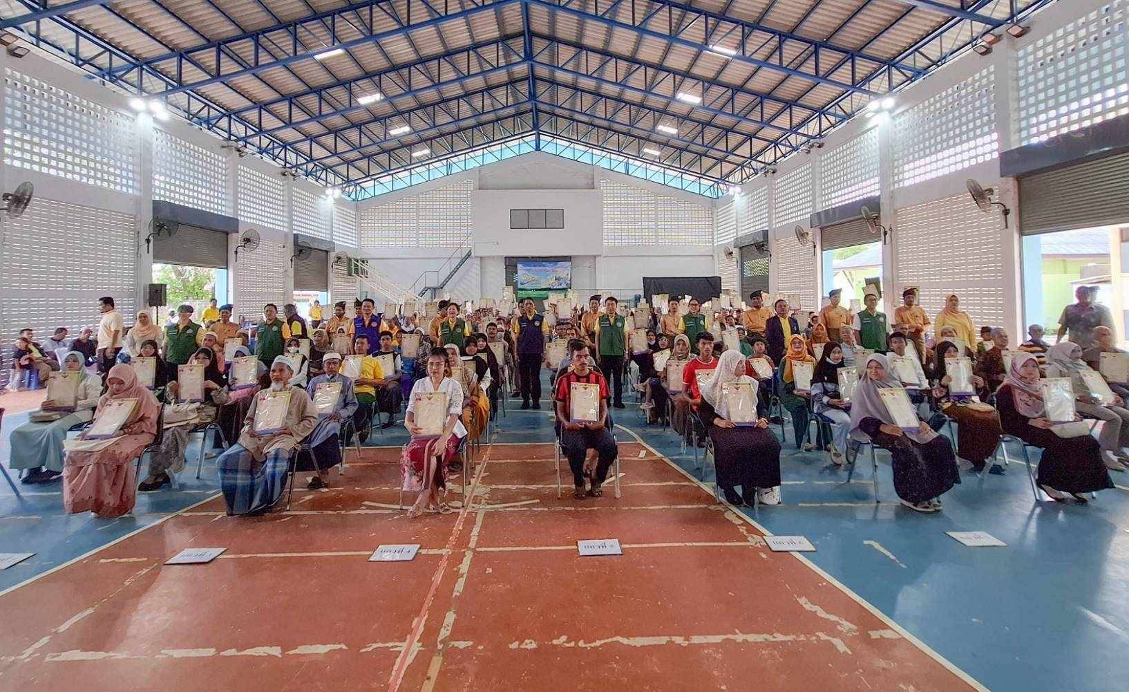 พช.ยะลา ร่วมพิธีมอบโฉนดที่ดิน