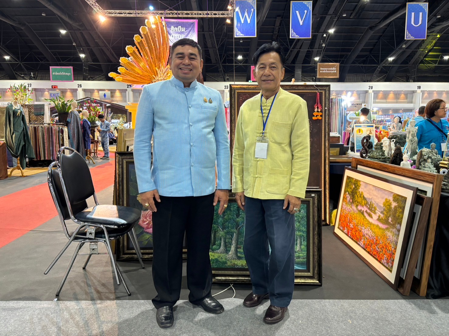 พช.ยะลา ร่วมพิธีเปิดงานศิลปาชีพ ประทีปไทย OTOP หลอมดวงใจ ด้วยพระบารมี ประจำปี 2567