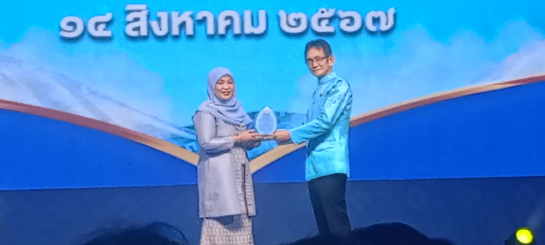 พช.ยะลา ร่วมโครงการส่งเสริมและพัฒนาอาชีพ และกิจกรรมมอบโล่รางวัลให้แก่สตรีดีเด่นในการสนับสนุนการขับเคลื่อนนโยบายและภารกิจสำคัญกระทรวงมหาดไทย ประจำปีงบประมาณ พ.ศ. 2567