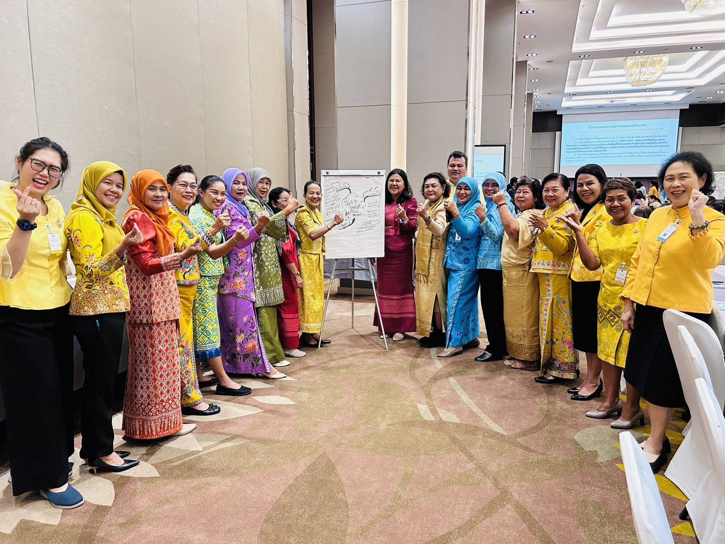 พช.ยะลา ร่วมโครงการส่งเสริมและพัฒนาอาชีพ และกิจกรรมมอบโล่รางวัลให้แก่สตรีดีเด่นในการสนับสนุนการขับเคลื่อนนโยบายและภารกิจสำคัญกระทรวงมหาดไทย ประจำปีงบประมาณ พ.ศ. 2567