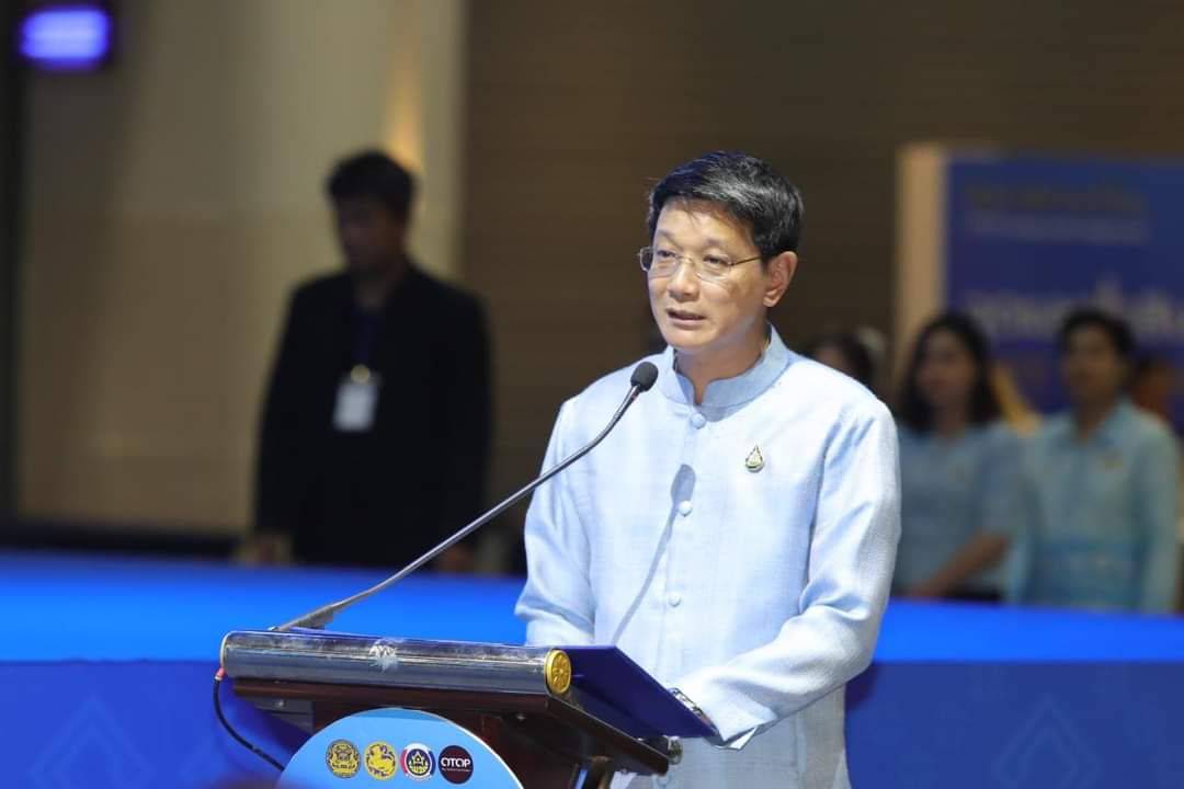 พช.ยะลา ร่วมโครงการส่งเสริมและพัฒนาอาชีพ และกิจกรรมมอบโล่รางวัลให้แก่สตรีดีเด่นในการสนับสนุนการขับเคลื่อนนโยบายและภารกิจสำคัญกระทรวงมหาดไทย ประจำปีงบประมาณ พ.ศ. 2567