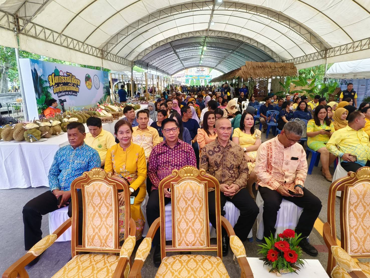 พช.ยะลา ร่วมพิธีเปิดงานมหกรรมผลไม้และของดีเมืองยะลา ประจำปี 2567