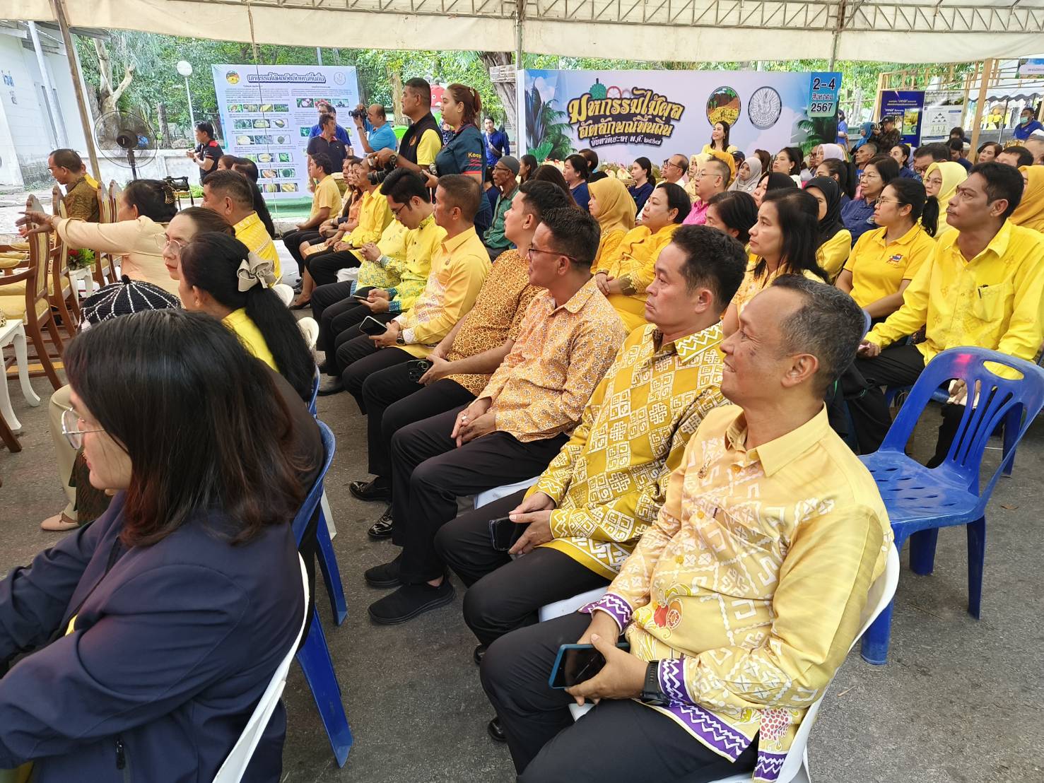 พช.ยะลา ร่วมพิธีเปิดงานมหกรรมผลไม้และของดีเมืองยะลา ประจำปี 2567