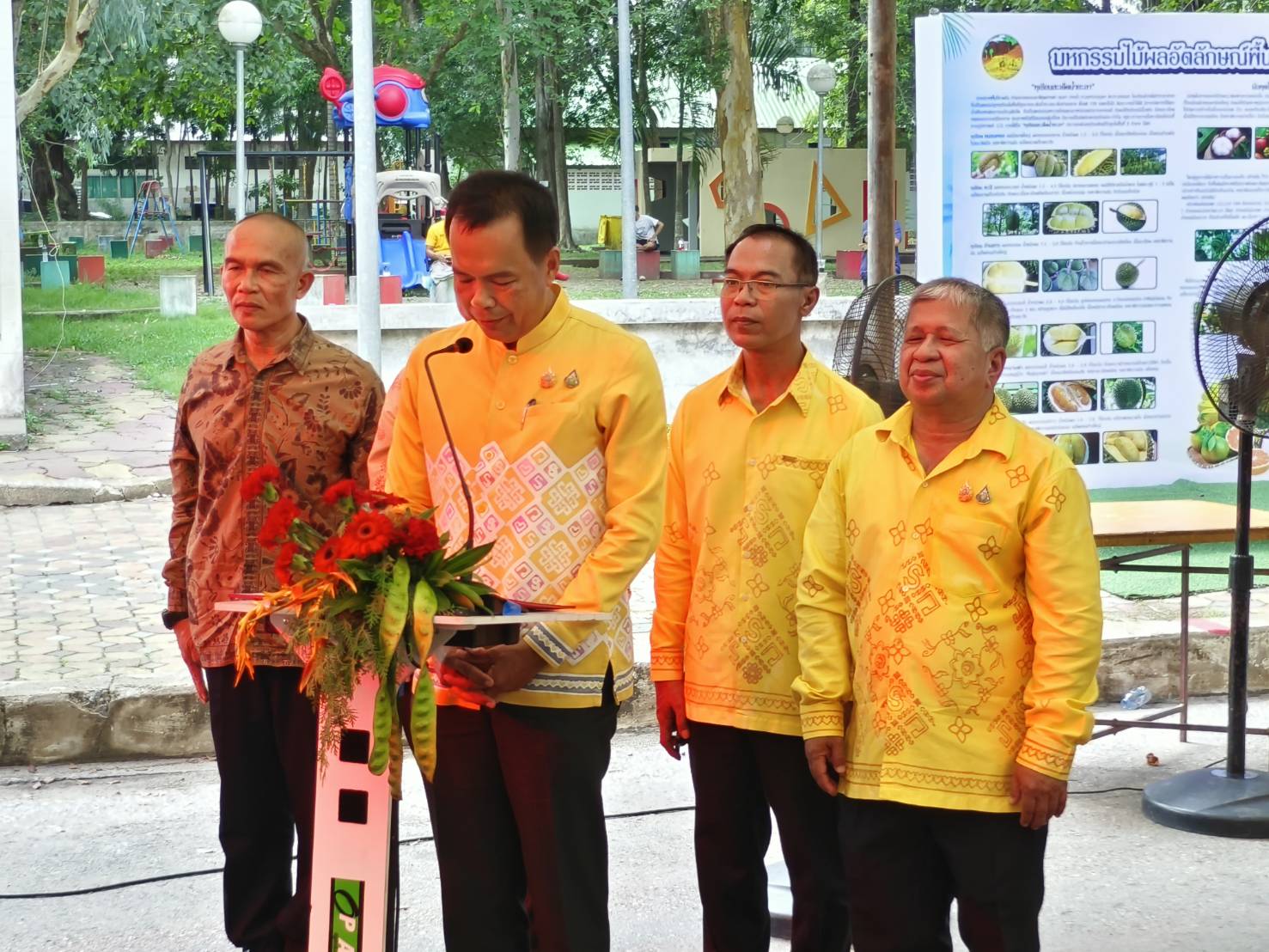 พช.ยะลา ร่วมพิธีเปิดงานมหกรรมผลไม้และของดีเมืองยะลา ประจำปี 2567