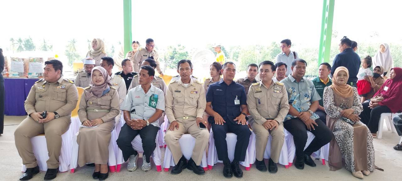 พช.ยะลา ร่วมพิธีเปิดโครงการจังหวัดเคลื่อนที่ “หน่วยบำบัดทุกข์ บำรุงสุข สร้างรอยยิ้มให้ประชาชน”
