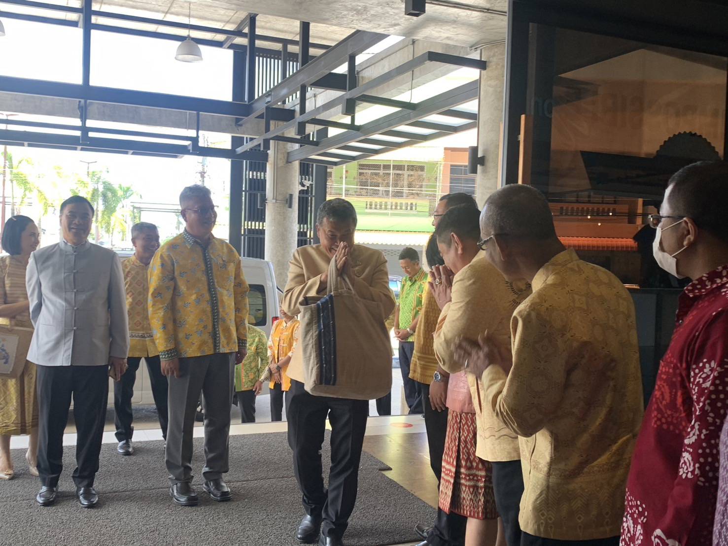 พช.ยะลา ร่วมต้อนรับปลัดกระทรวงมหาดไทย เป็นประธานในพิธีเปิดโครงการสร้างการรับรู้และเผยแพร่พระอัจฉริยภาพทางด้านการยกระดับและพัฒนามรดกภูมิปัญญาผ้าและงานหัตถกรรมไทย ตามพระดำริ สมเด็จพระเจ้าลูกเธอ เจ้าฟ้าสิริวัณณวรี นารีรัตนราชกัญญา