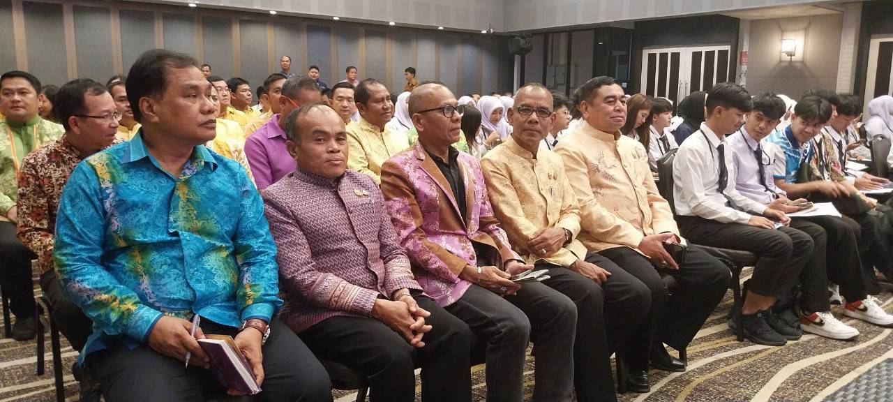 พช.ยะลา ร่วมต้อนรับปลัดกระทรวงมหาดไทย เป็นประธานในพิธีเปิดโครงการสร้างการรับรู้และเผยแพร่พระอัจฉริยภาพทางด้านการยกระดับและพัฒนามรดกภูมิปัญญาผ้าและงานหัตถกรรมไทย ตามพระดำริ สมเด็จพระเจ้าลูกเธอ เจ้าฟ้าสิริวัณณวรี นารีรัตนราชกัญญา