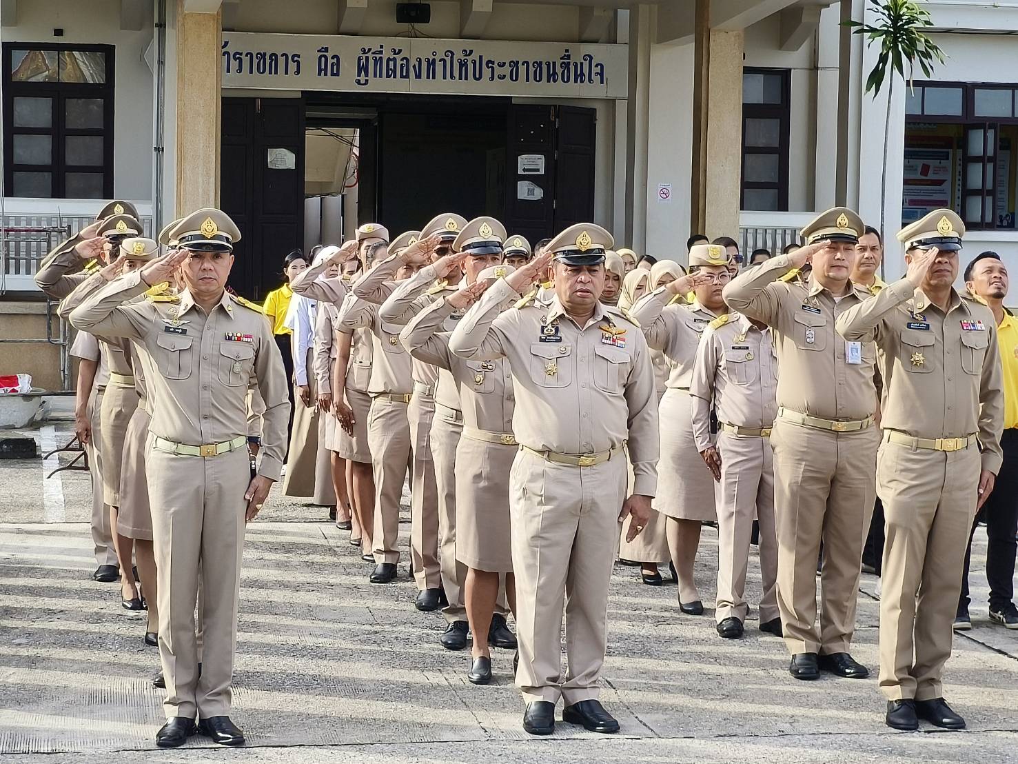 พช.ยะลา ร่วมกิจกรรมเข้าแถวเคารพธงชาติ และร่วมร้องเพลงชาติ