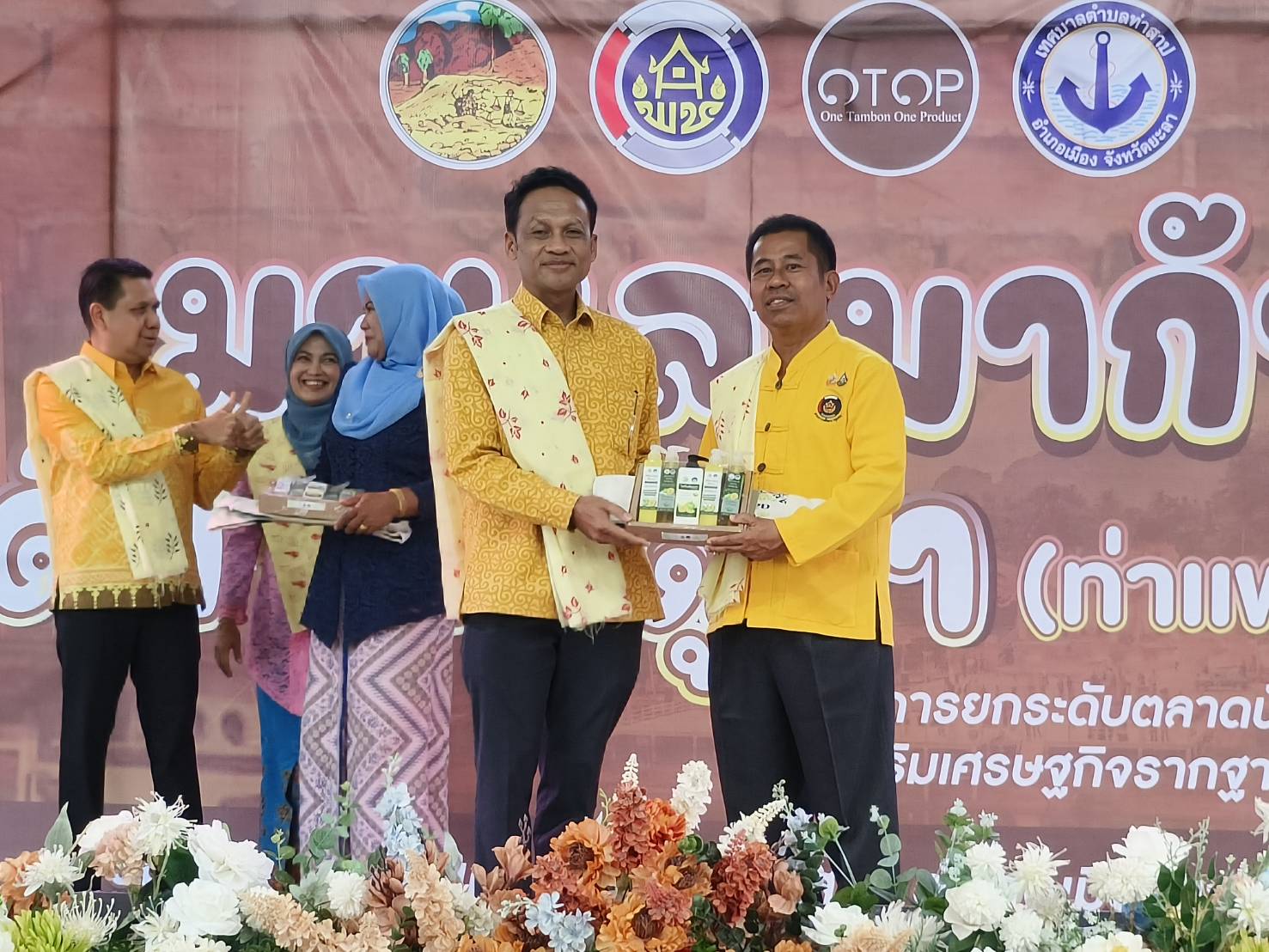 พช. ยะลา จัดกิจกรรมยกระดับตลาดนัดชุมชนเพื่อการท่องเที่ยวเสริมเศรษฐกิจฐานรากจังหวัดชายแดนภาคใต้ ภายใต้ชื่องาน ตลาดนัดชุมชน  “มาแล มากัน ดีกาแลตูกา”