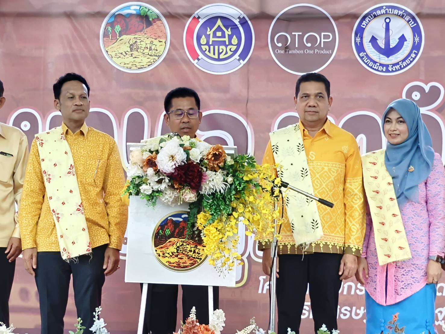 พช. ยะลา จัดกิจกรรมยกระดับตลาดนัดชุมชนเพื่อการท่องเที่ยวเสริมเศรษฐกิจฐานรากจังหวัดชายแดนภาคใต้ ภายใต้ชื่องาน ตลาดนัดชุมชน  “มาแล มากัน ดีกาแลตูกา”