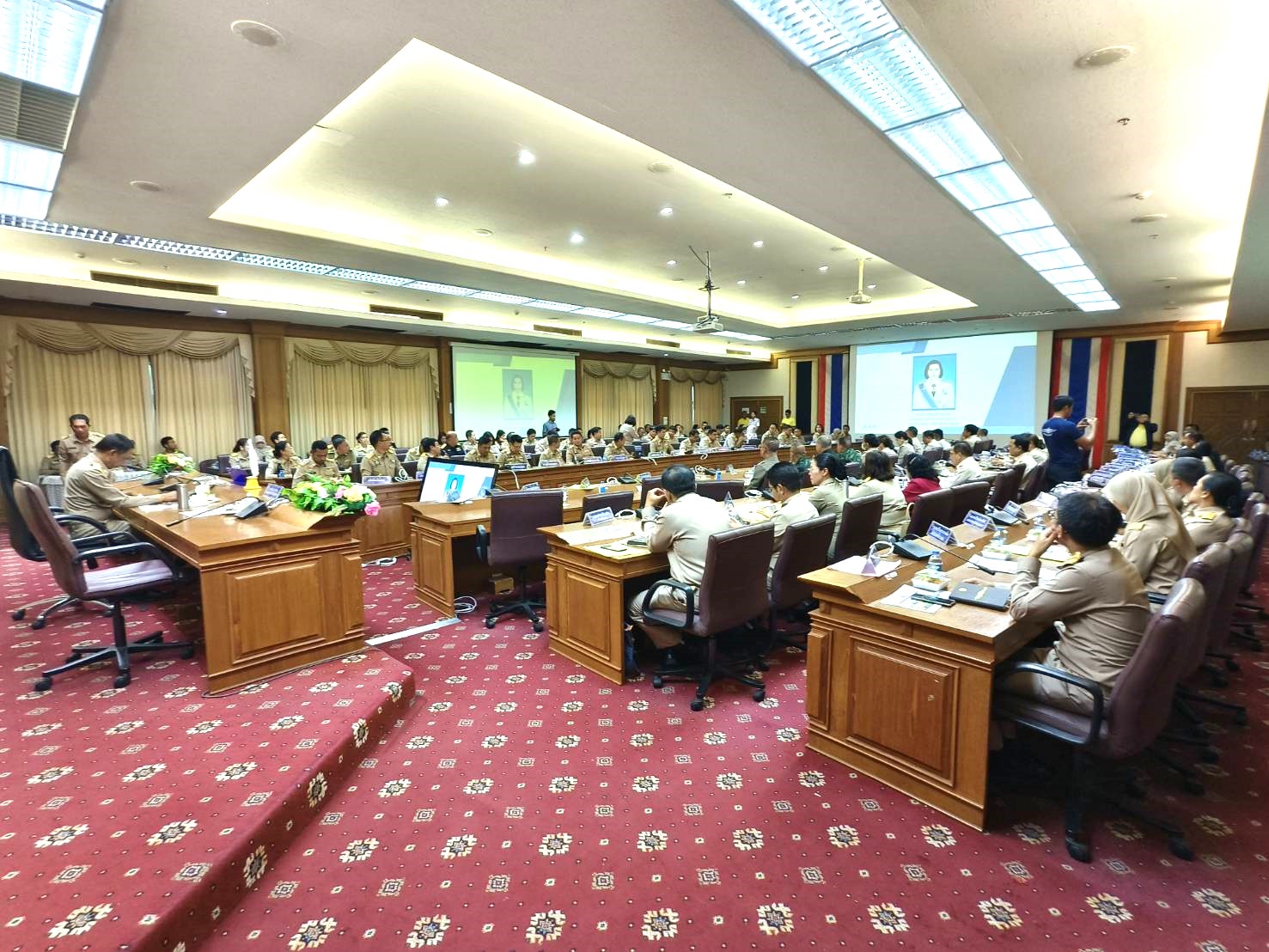 พช.ยะลา ร่วประชุมคณะกรมการจังหวัดและหัวหน้าส่วนราชการ ครั้งที่ 8/2567