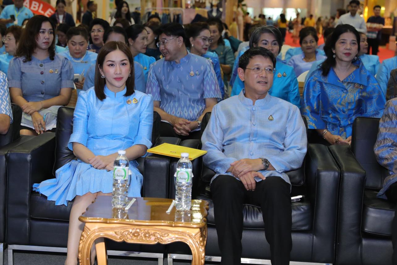 พช.ยะลา ร่วมโครงการส่งเสริมและพัฒนาอาชีพ และกิจกรรมมอบโล่รางวัลให้แก่สตรีดีเด่นในการสนับสนุนการขับเคลื่อนนโยบายและภารกิจสำคัญกระทรวงมหาดไทย ประจำปีงบประมาณ พ.ศ. 2567