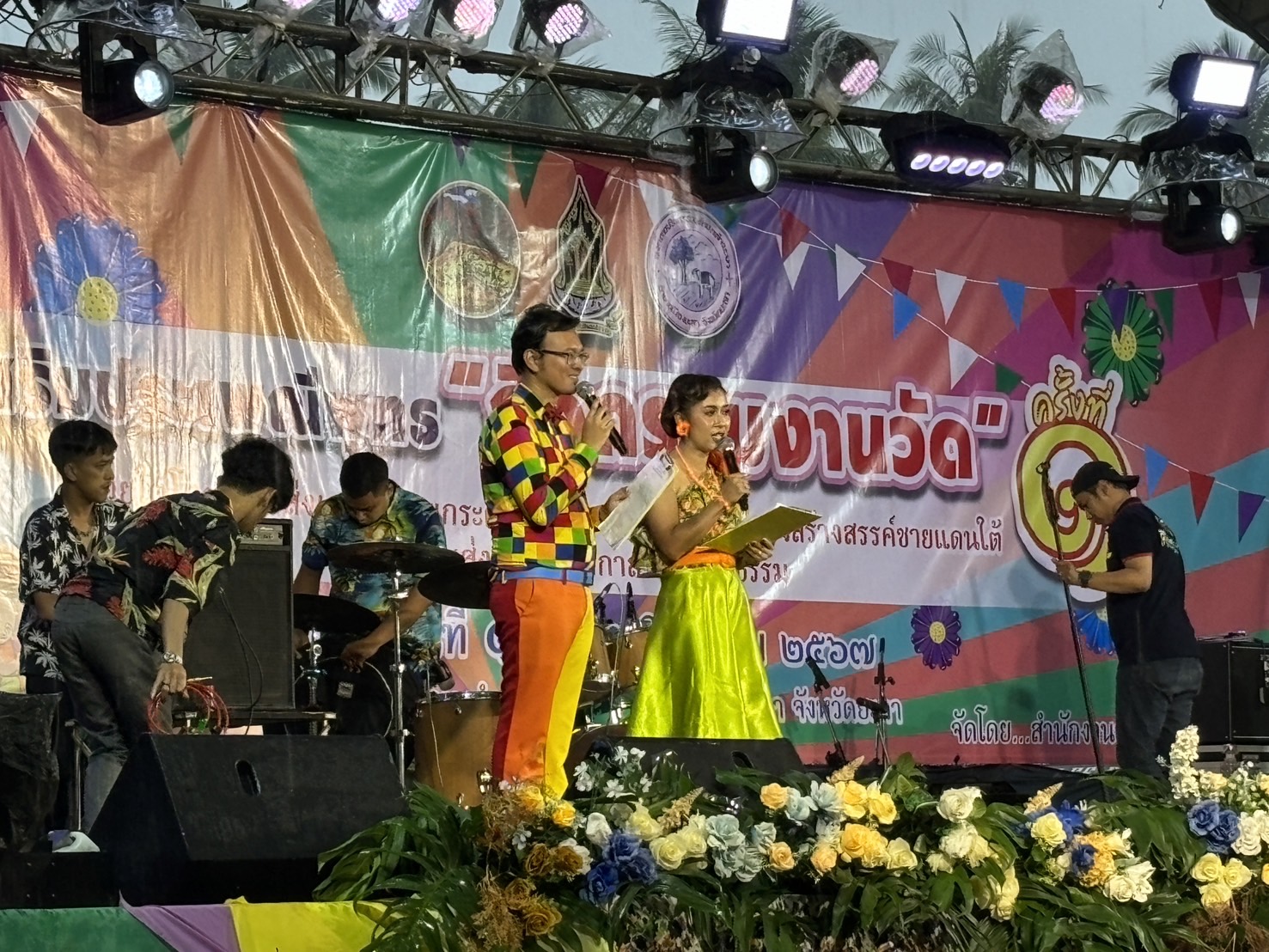 พช.ยะลา ร่วมพิธีเปิดกิจกรรมส่งเสริมประเพณีพุทธ “กิจกรรมงานวัด” ครั้งที่ 1 ตามโครงการส่งเสริมและยกระดับกิจกรรม ส่งเสริมการท่องเที่ยวเชิงสร้างสรรค์ชายแดนใต้ กิจกรรมส่งเสริมเทศกาล 3 วัฒนธรรม