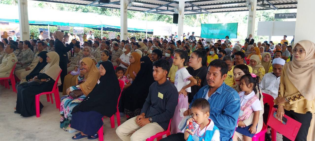 พช.ยะลา ร่วมพิธีเปิดโครงการจังหวัดเคลื่อนที่ “หน่วยบำบัดทุกข์ บำรุงสุข สร้างรอยยิ้มให้ประชาชน”