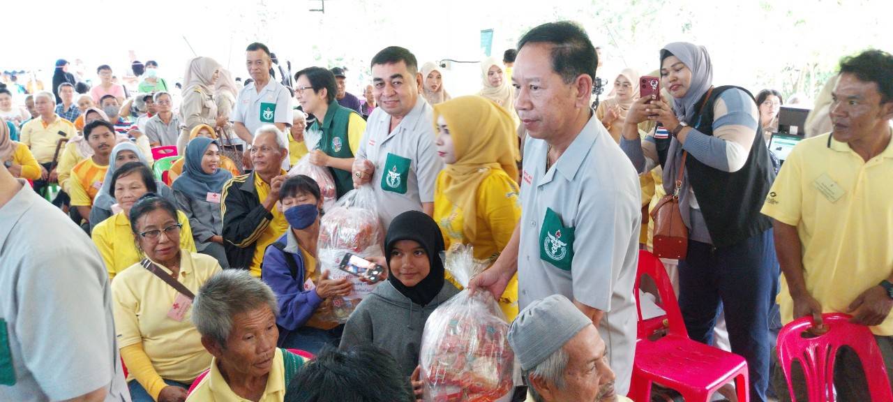 พช.ยะลา ร่วมพิธีเปิดโครงการจังหวัดเคลื่อนที่ “หน่วยบำบัดทุกข์ บำรุงสุข สร้างรอยยิ้มให้ประชาชน”
