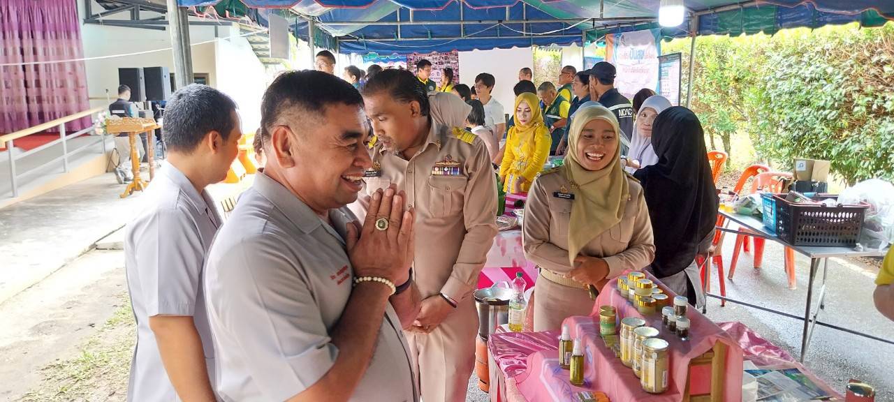 พช.ยะลา ร่วมพิธีเปิดโครงการจังหวัดเคลื่อนที่ “หน่วยบำบัดทุกข์ บำรุงสุข สร้างรอยยิ้มให้ประชาชน”