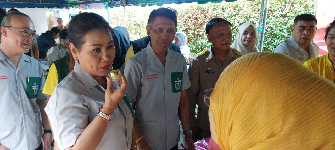 พช.ยะลา ร่วมพิธีเปิดโครงการจังหวัดเคลื่อนที่ “หน่วยบำบัดทุกข์ บำรุงสุข สร้างรอยยิ้มให้ประชาชน”