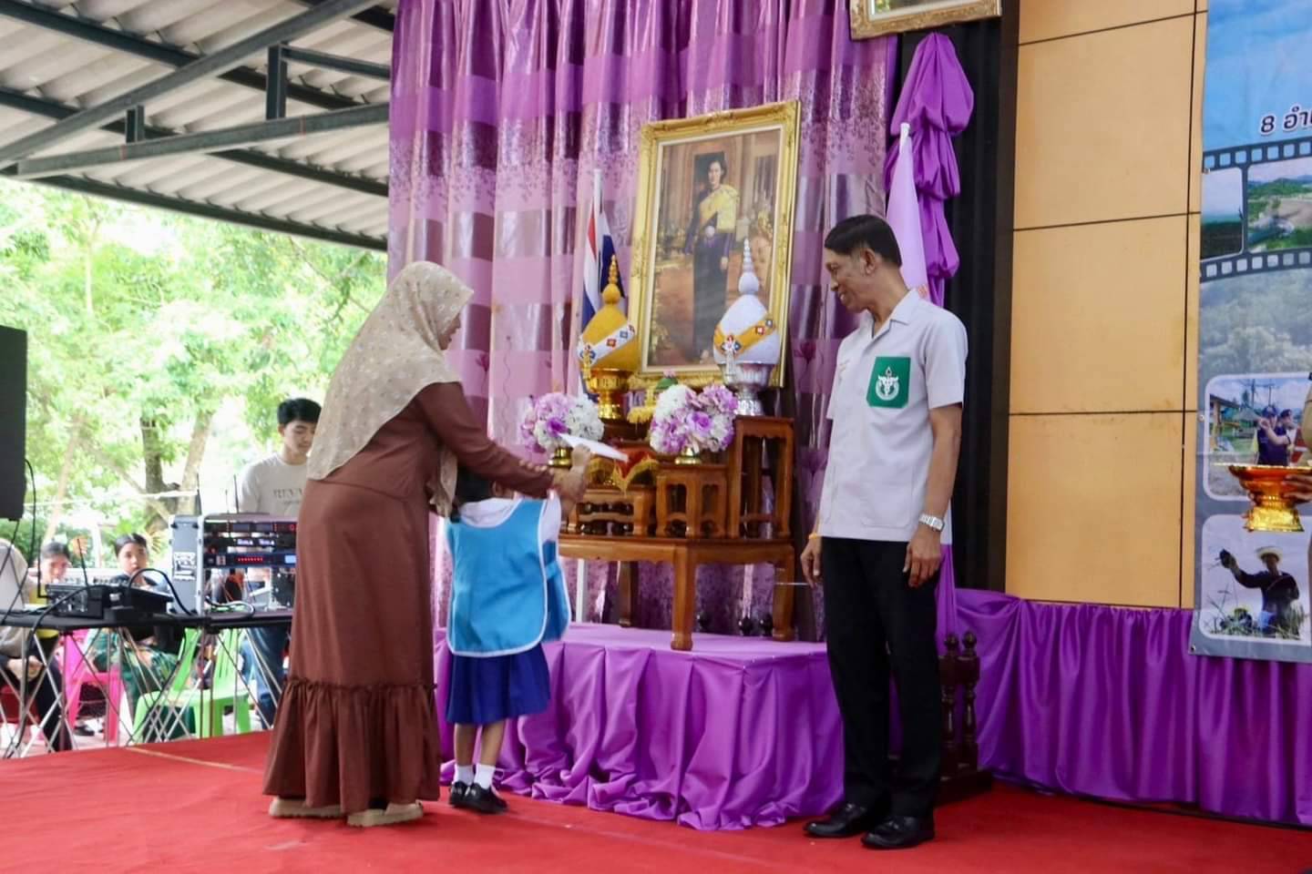 พช.ยะลา ร่วมพิธีเปิดโครงการจังหวัดเคลื่อนที่ “หน่วยบำบัดทุกข์ บำรุงสุข สร้างรอยยิ้มให้ประชาชน”
