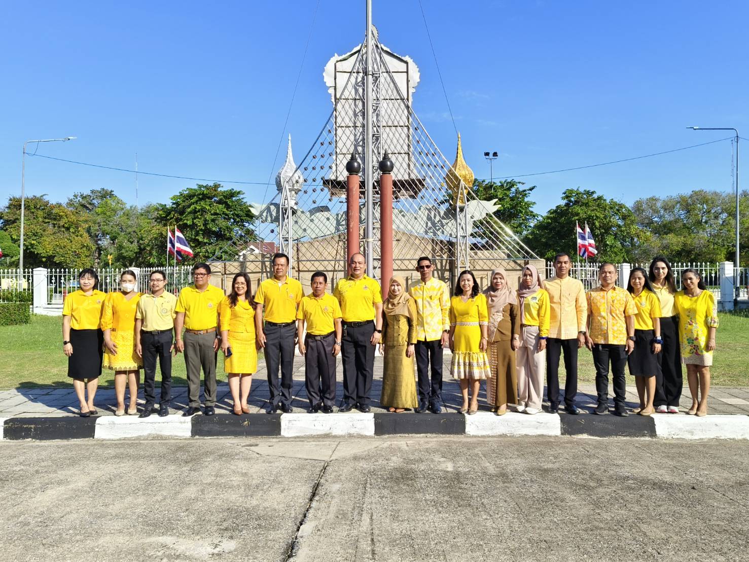 พช.ยะลา ร่วมกิจกรรมเข้าแถวเคารพธงชาติ และร่วมร้องเพลงชาติ