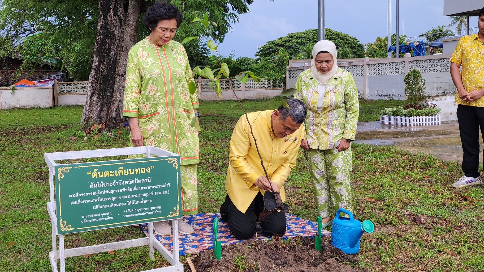 จังหวัดยะลา ร่วมต้อนรับ ปลัดกระทรวงมหาดไทย พร้อมคณะฯ เปิดศูนย์การเรียนรู้ “วิชชาลัยชุมชนบาติกโมเดล จังหวัดปัตตานี” ตามแนวพระราชดำริ สมเด็จพระเจ้าลูกเธอ เจ้าฟ้าสิริวัณณวรี นารีรัตนราชกัญญา “โครงการผ้าไทยใส่ให้สนุก”