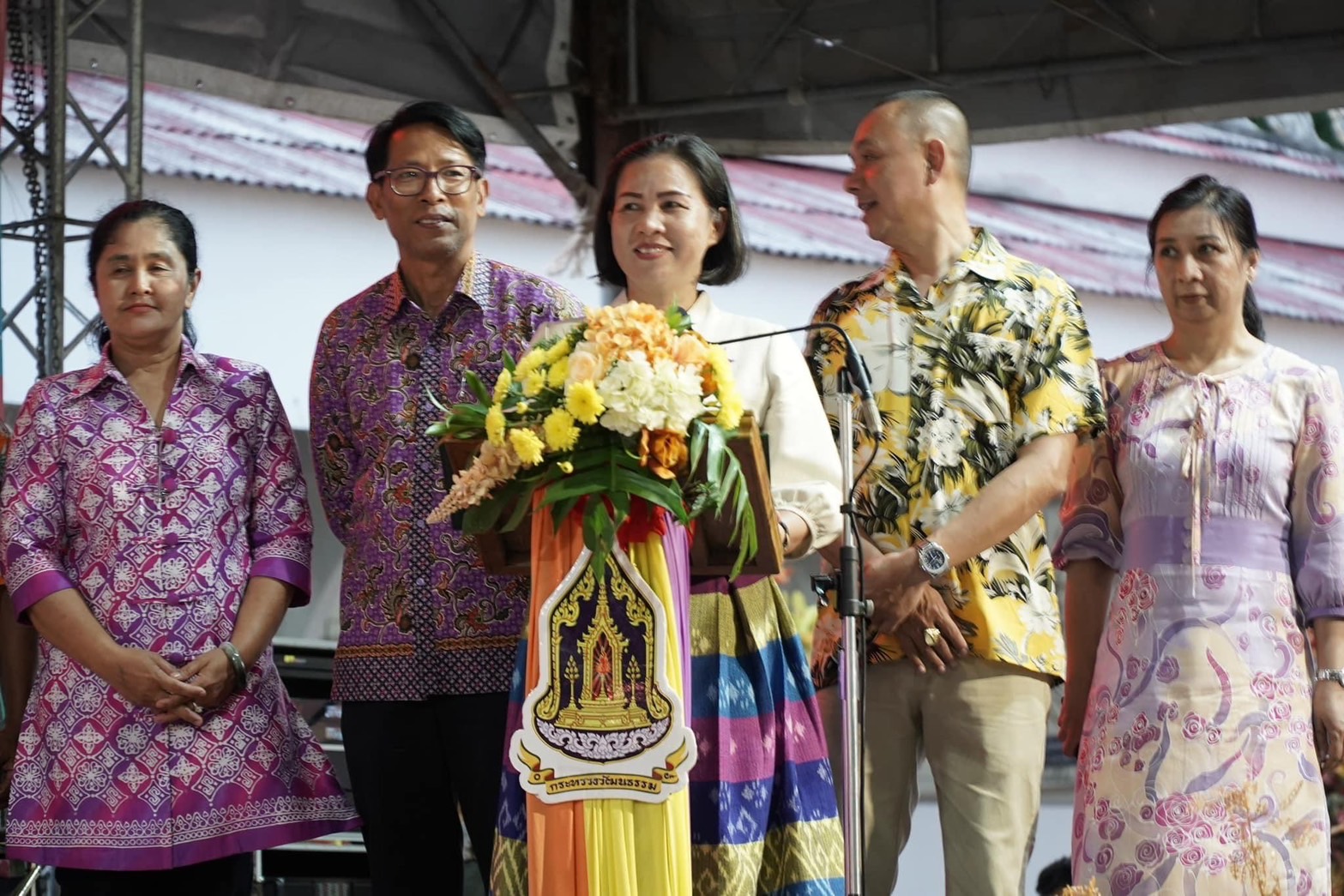 พช.ยะลา ร่วมกิจกรรมส่งเสริมประเพณีพุทธ “กิจกรรมงานวัด” ครั้งที่ 2  นำทุนทางวัฒนธรรมมาเพิ่มคุณค่าทางสังคม ยกระดับกิจกรรมการท่องเที่ยวเชิงสร้างสรรค์ชายแดนใต้