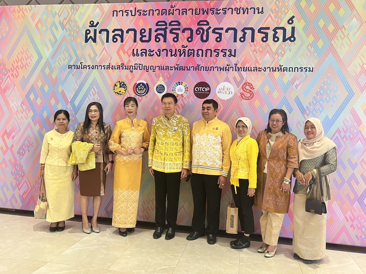 พช.ยะลา ร่วมพิธีเปิดการประกวดผ้าลายพระราชทาน “ผ้าลายสิริวชิราภรณ์” และงานหัตถกรรม ระดับภาคใต้