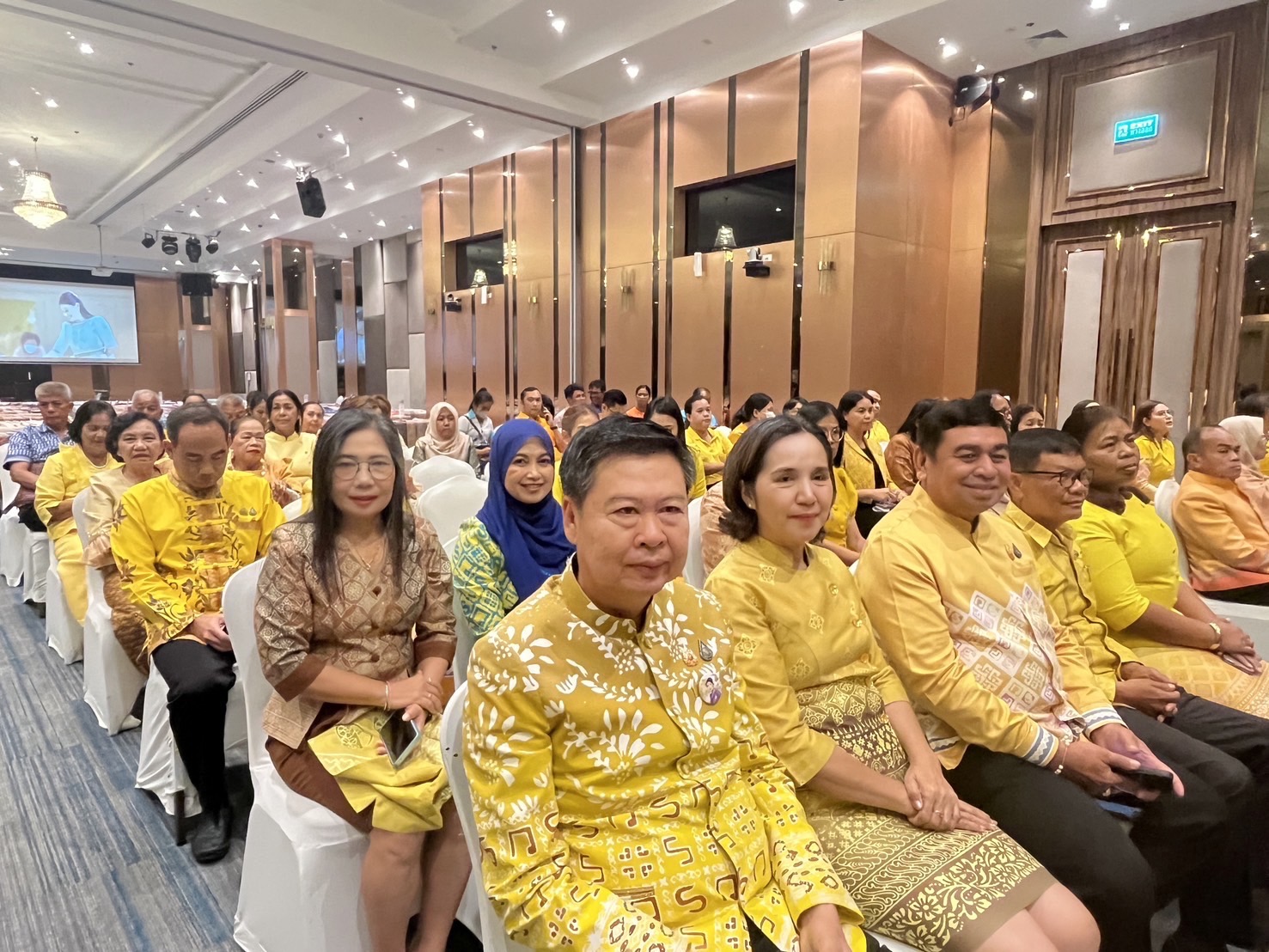 พช.ยะลา ร่วมพิธีเปิดการประกวดผ้าลายพระราชทาน “ผ้าลายสิริวชิราภรณ์” และงานหัตถกรรม ระดับภาคใต้