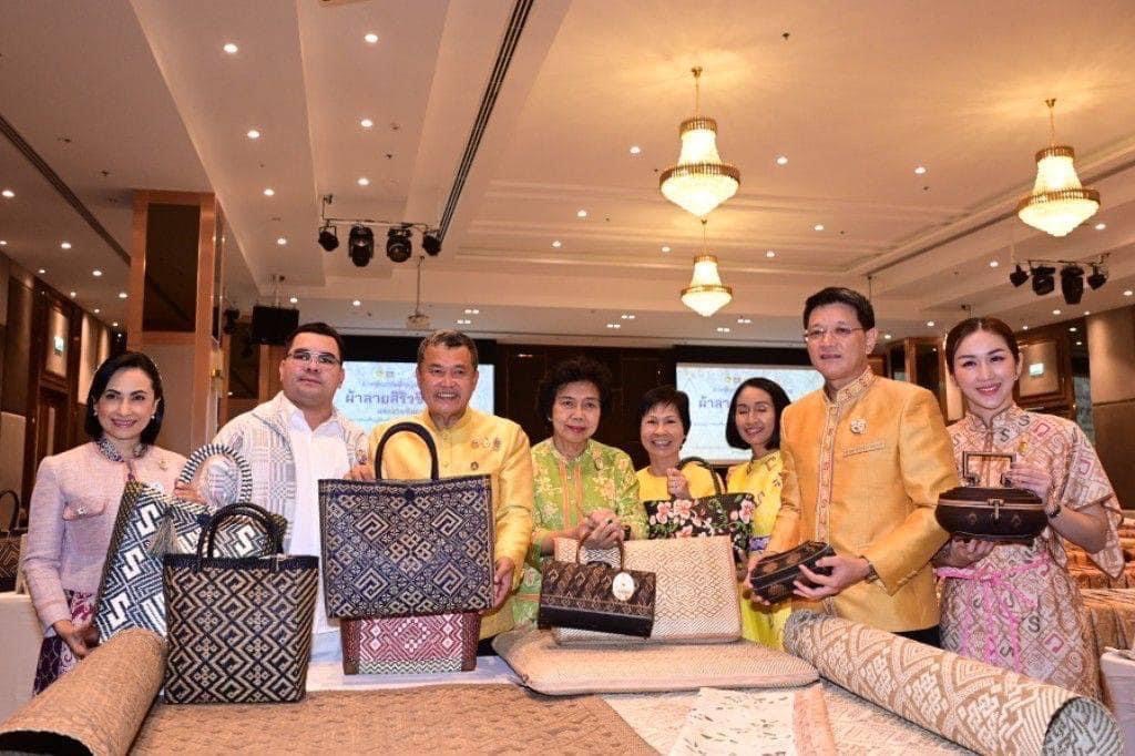 พช.ยะลา ร่วมพิธีเปิดการประกวดผ้าลายพระราชทาน “ผ้าลายสิริวชิราภรณ์” และงานหัตถกรรม ระดับภาคใต้
