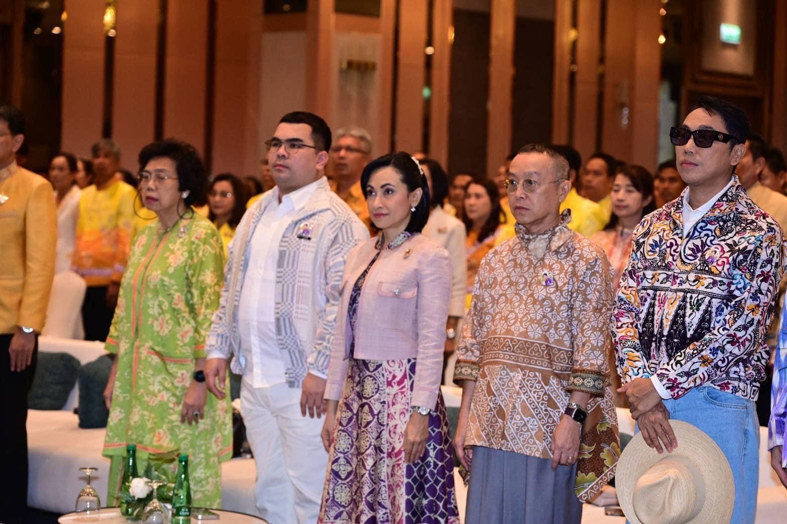พช.ยะลา ร่วมพิธีเปิดการประกวดผ้าลายพระราชทาน “ผ้าลายสิริวชิราภรณ์” และงานหัตถกรรม ระดับภาคใต้