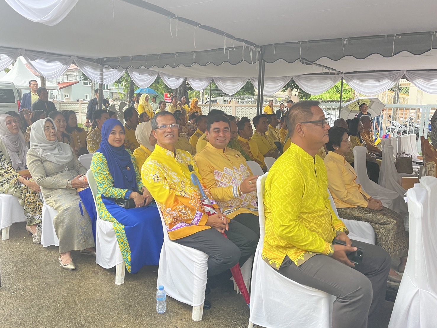 จังหวัดยะลา ร่วมต้อนรับ ปลัดกระทรวงมหาดไทย พร้อมคณะฯ เปิดศูนย์การเรียนรู้ “วิชชาลัยชุมชนบาติกโมเดล จังหวัดปัตตานี” ตามแนวพระราชดำริ สมเด็จพระเจ้าลูกเธอ เจ้าฟ้าสิริวัณณวรี นารีรัตนราชกัญญา “โครงการผ้าไทยใส่ให้สนุก”