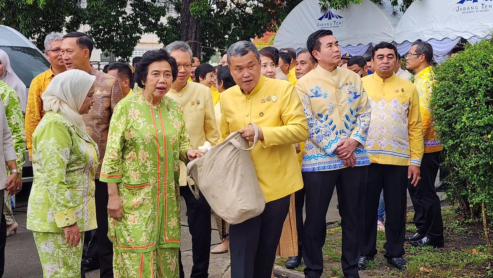 จังหวัดยะลา ร่วมต้อนรับ ปลัดกระทรวงมหาดไทย พร้อมคณะฯ เปิดศูนย์การเรียนรู้ “วิชชาลัยชุมชนบาติกโมเดล จังหวัดปัตตานี” ตามแนวพระราชดำริ สมเด็จพระเจ้าลูกเธอ เจ้าฟ้าสิริวัณณวรี นารีรัตนราชกัญญา “โครงการผ้าไทยใส่ให้สนุก”