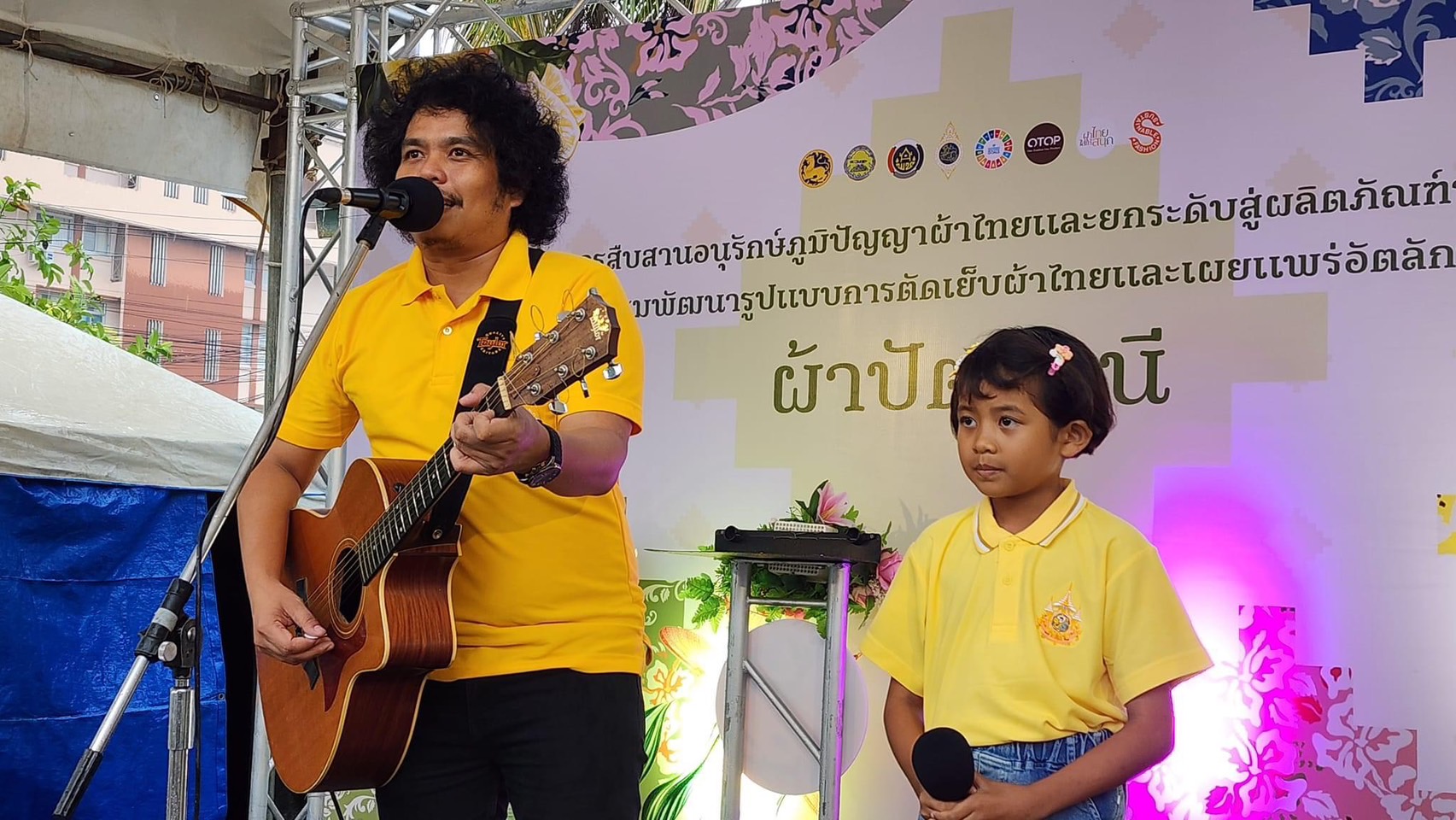 จังหวัดยะลา ร่วมต้อนรับ ปลัดกระทรวงมหาดไทย พร้อมคณะฯ เปิดศูนย์การเรียนรู้ “วิชชาลัยชุมชนบาติกโมเดล จังหวัดปัตตานี” ตามแนวพระราชดำริ สมเด็จพระเจ้าลูกเธอ เจ้าฟ้าสิริวัณณวรี นารีรัตนราชกัญญา “โครงการผ้าไทยใส่ให้สนุก”