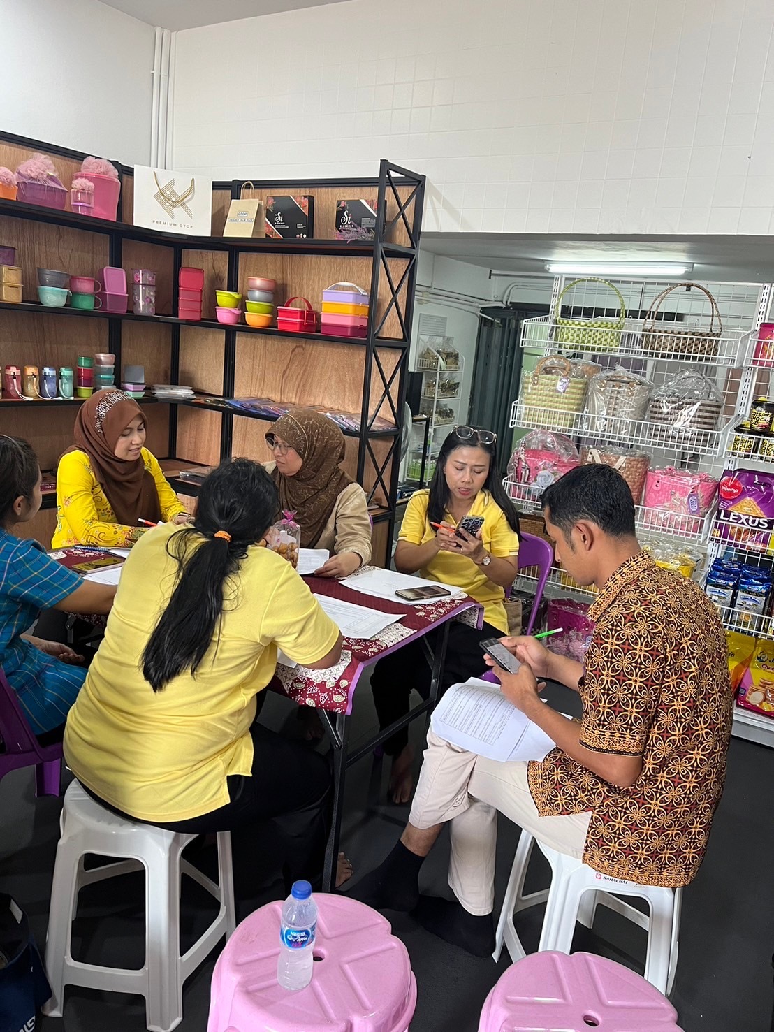 พช.ยะลา ลงพื้นที่ประเมินการดำเนินงานโอทอปเทรดเดอร์ระดับจังหวัด ตามเกณฑ์การประเมินของกรมการพัฒนาชุมชน