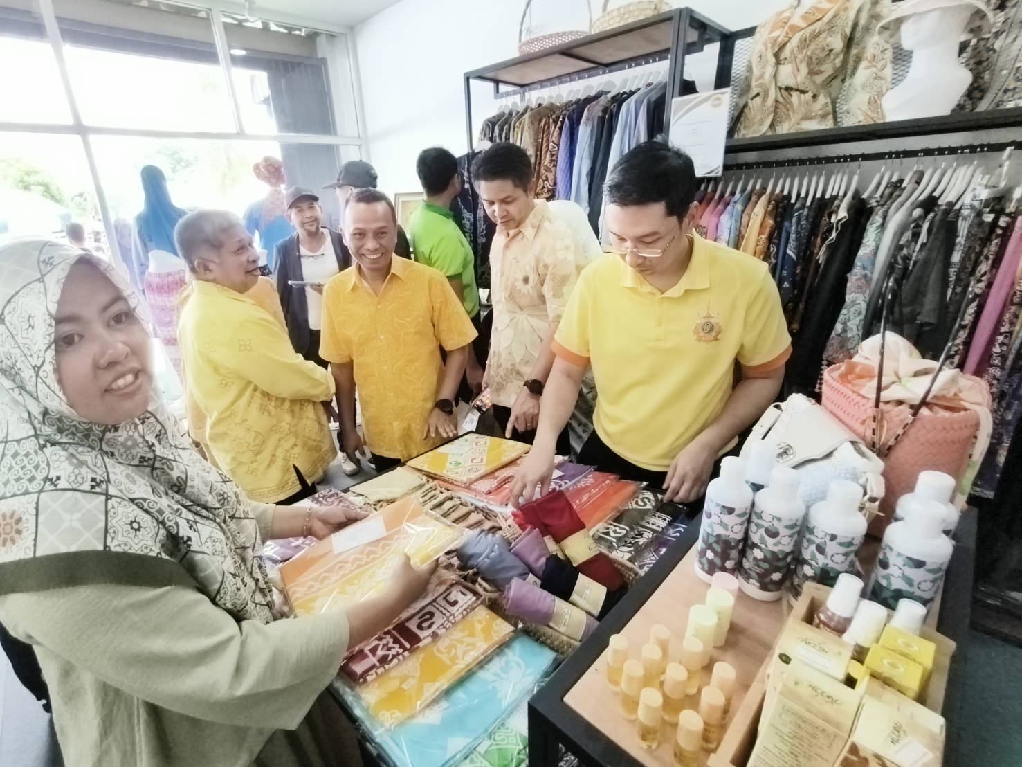 ร้าน OTOP Trader Yala 2024 พร้อมเปิดให้บริการแล้ว