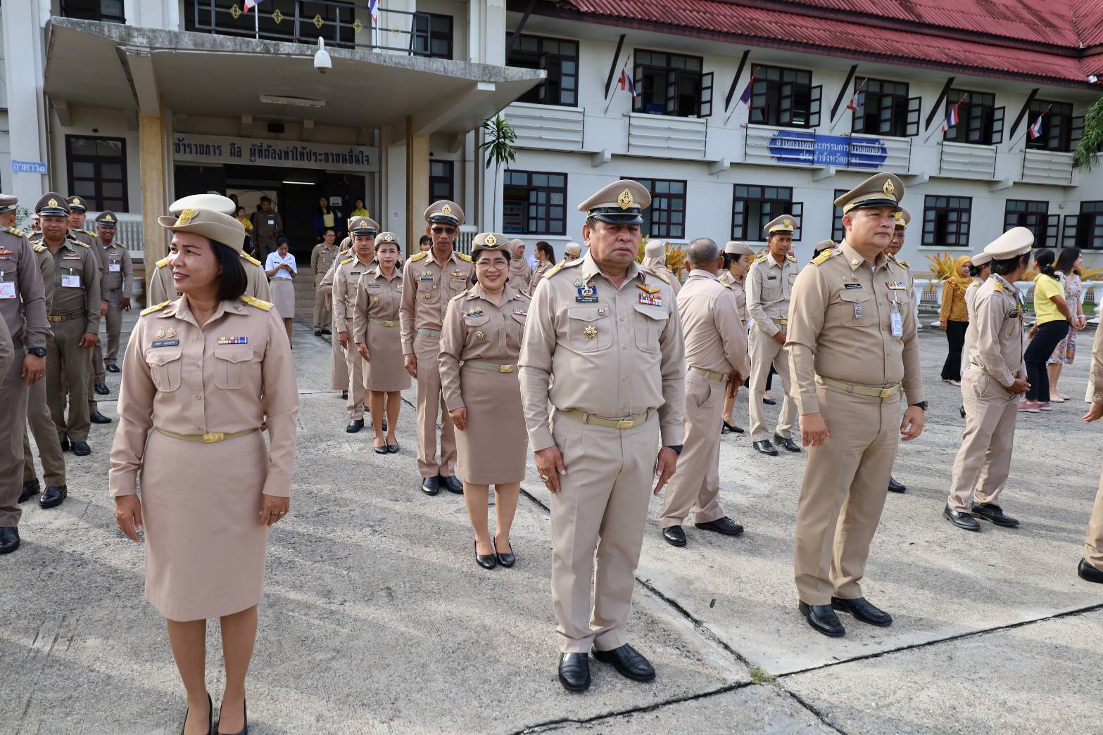 พช.ยะลา ร่วมกิจกรรมเข้าแถวเคารพธงชาติ และร่วมร้องเพลงชาติ