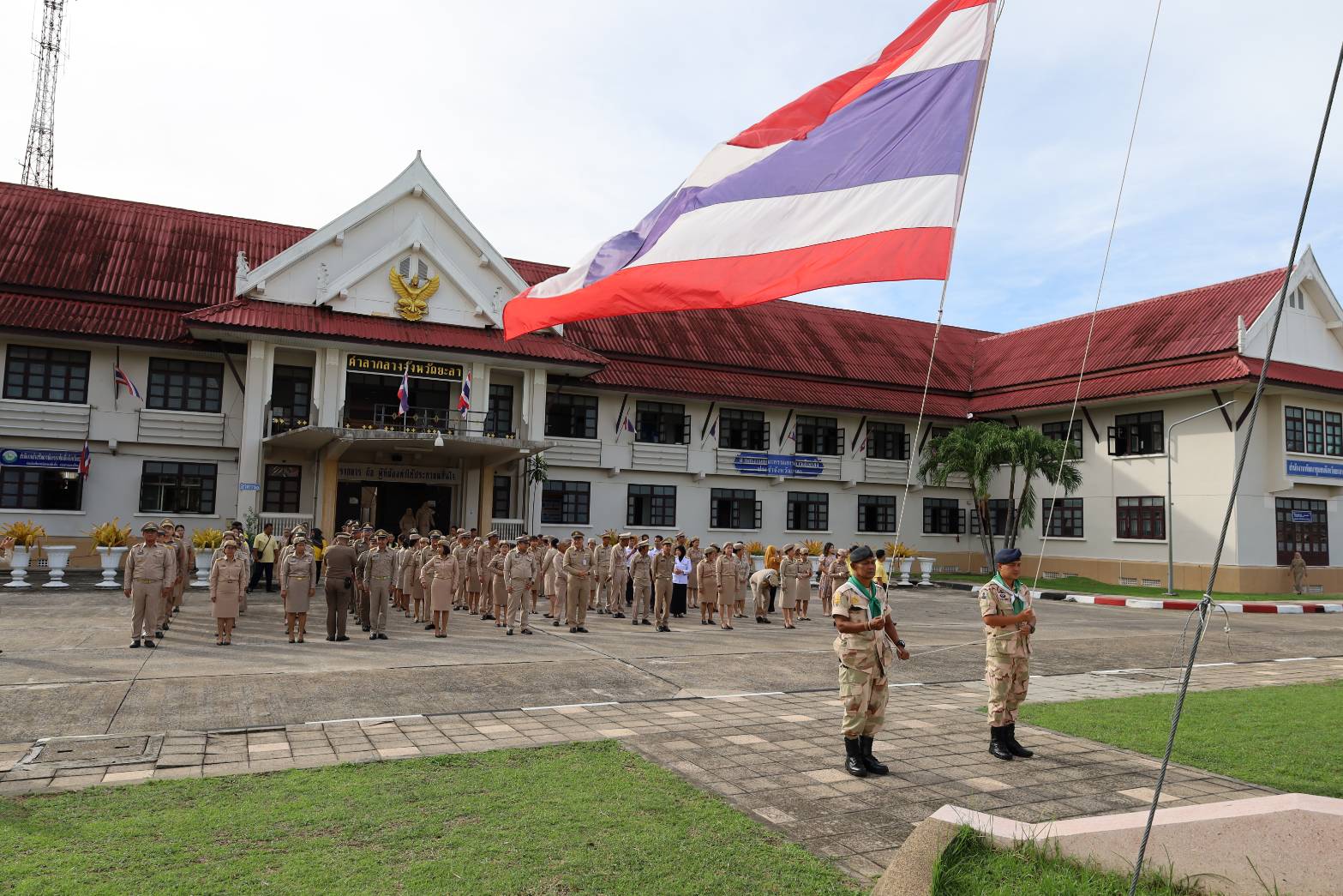 พช.ยะลา ร่วมกิจกรรมเข้าแถวเคารพธงชาติ และร่วมร้องเพลงชาติ