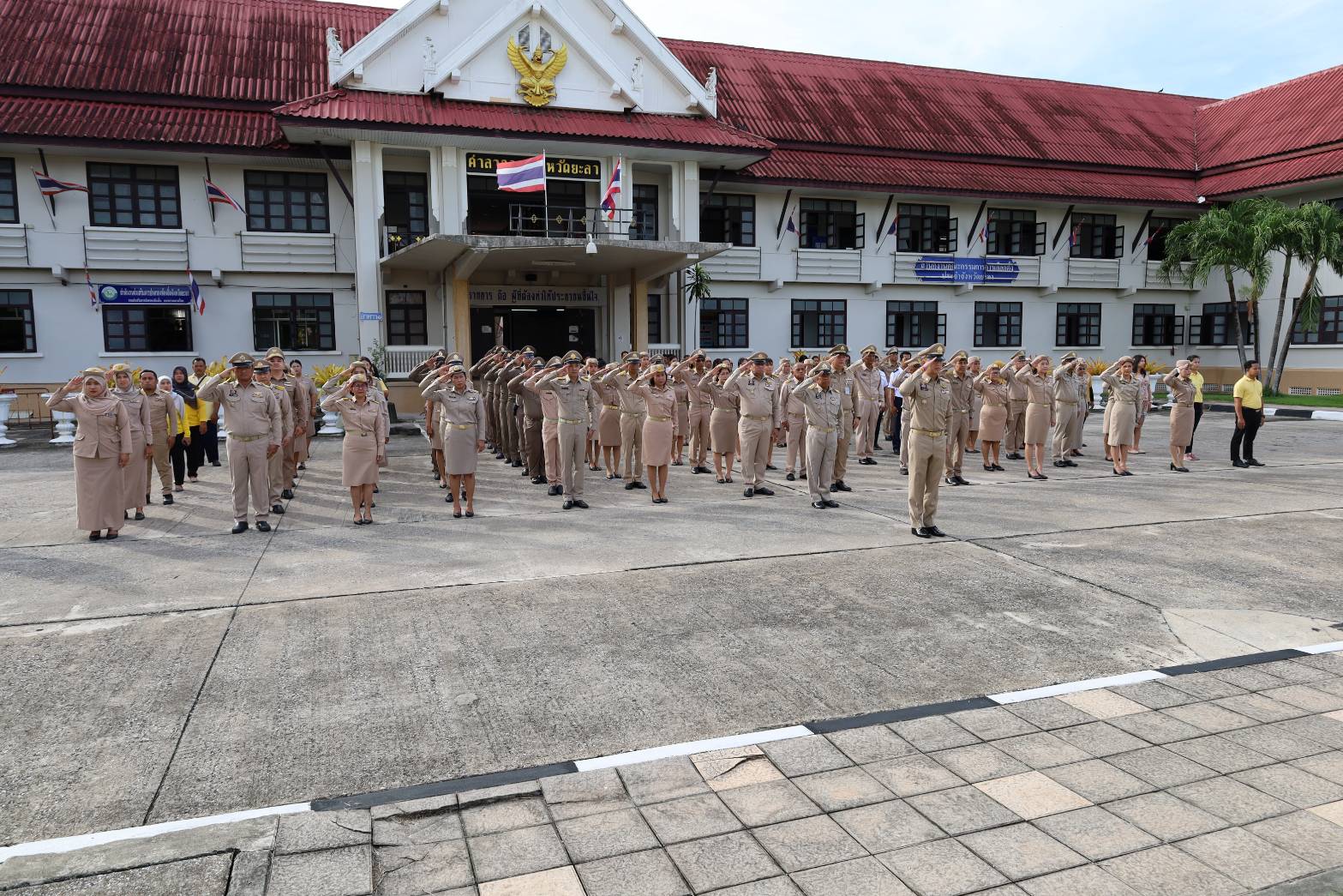 พช.ยะลา ร่วมกิจกรรมเข้าแถวเคารพธงชาติ และร่วมร้องเพลงชาติ