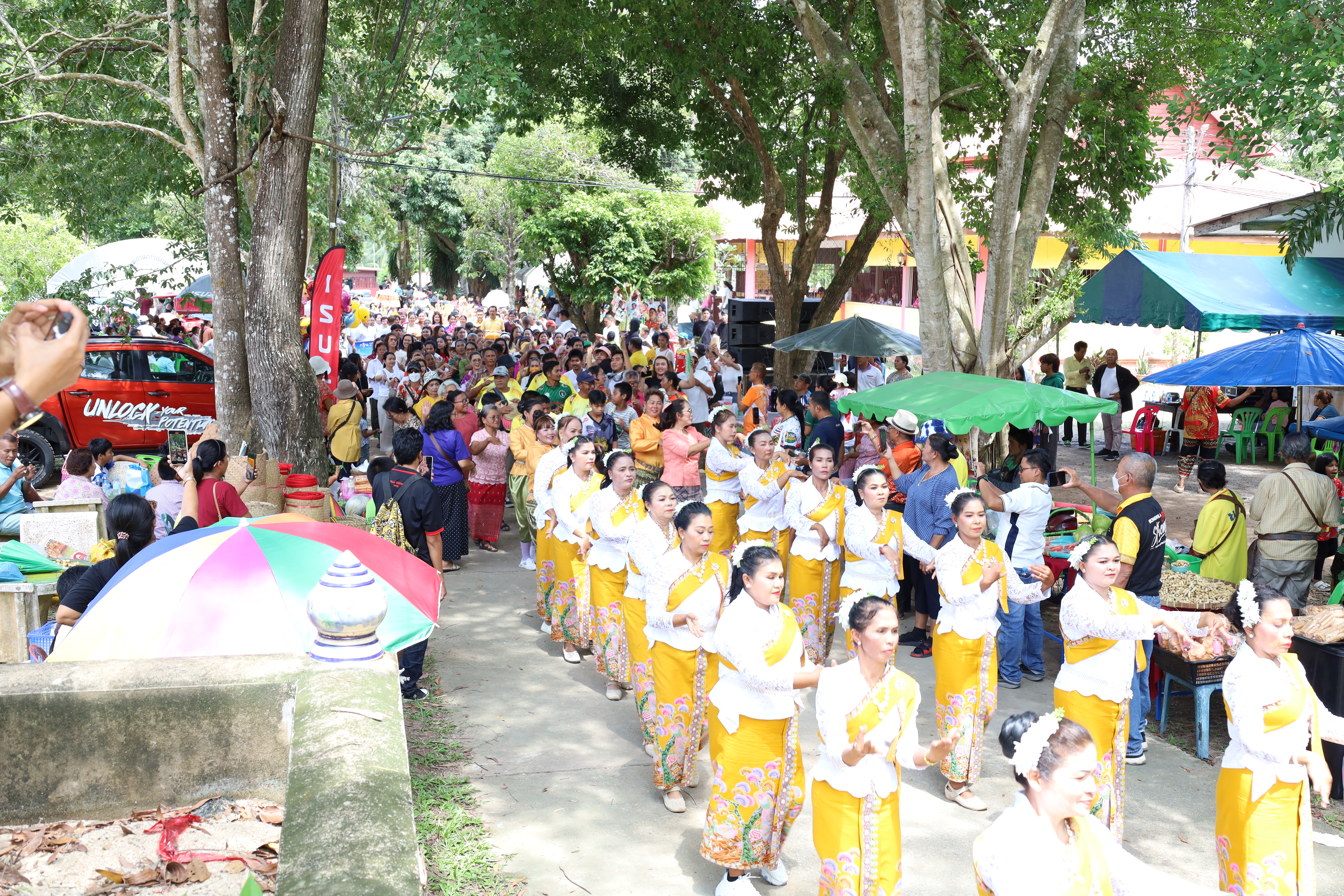 พช.ยะลา ร่วมกิจกรรมทอดกฐินสามัคคี