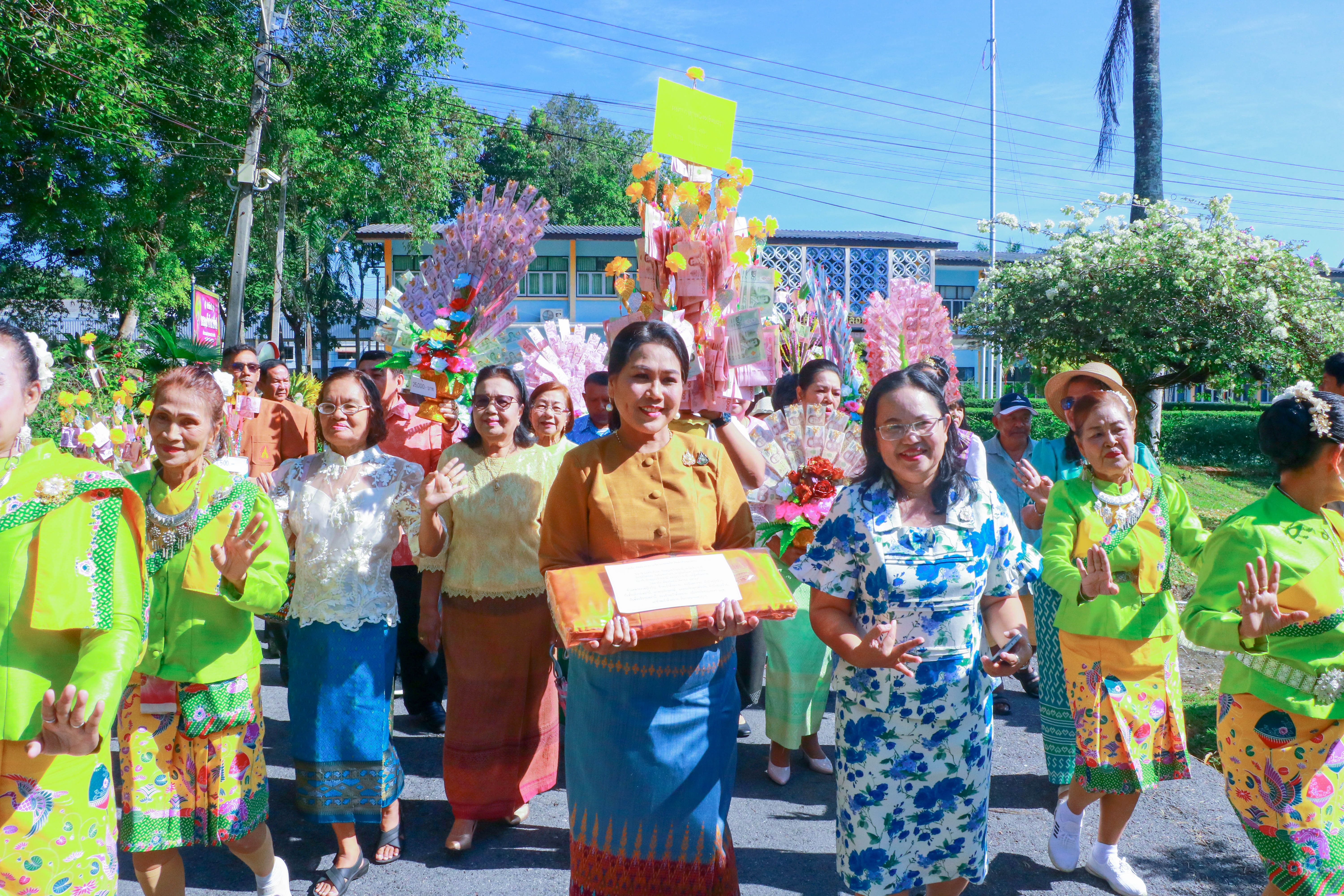 พช.ยะลา ร่วมทอดผ้าป่าสามัคคี
