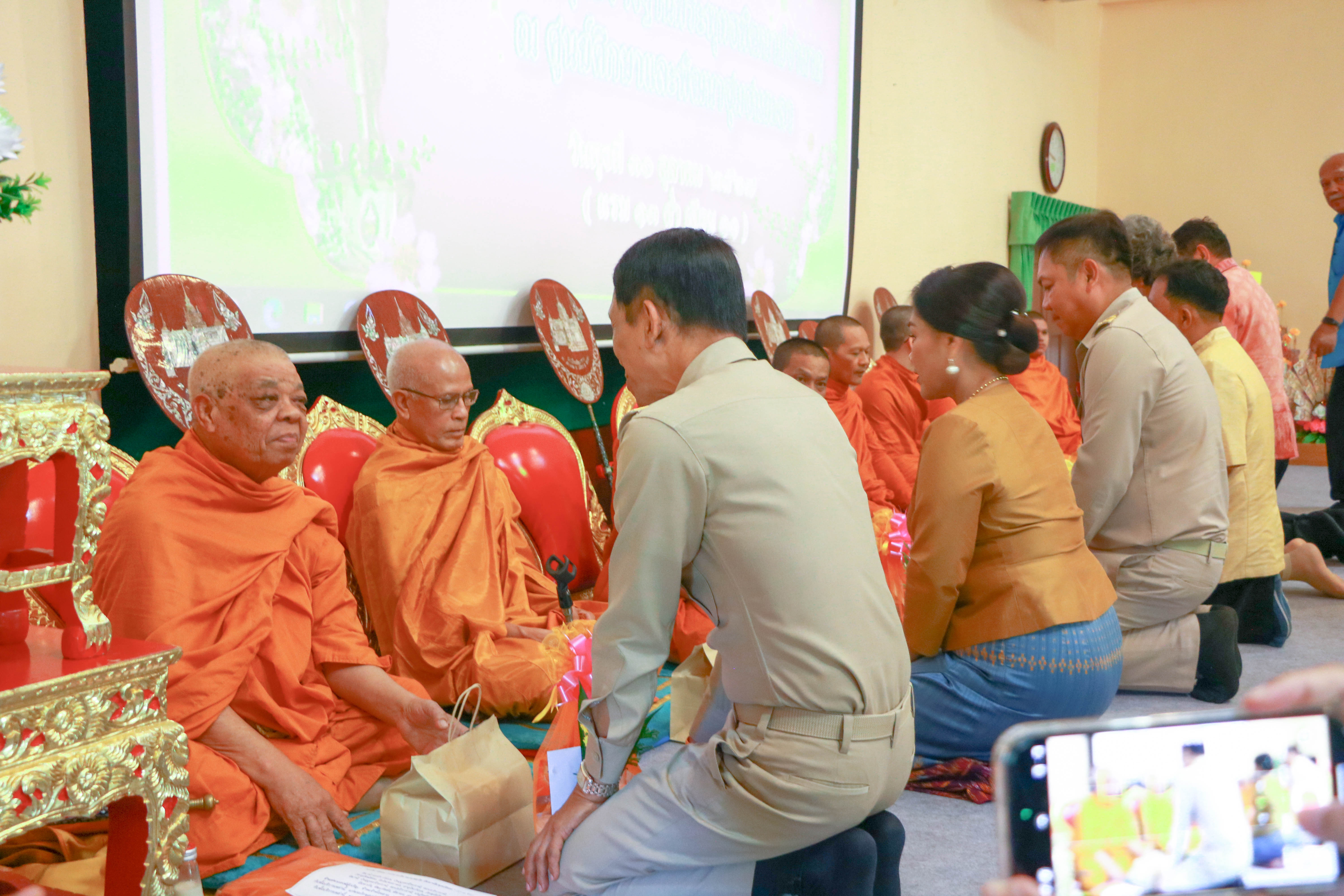 พช.ยะลา ร่วมทอดผ้าป่าสามัคคี