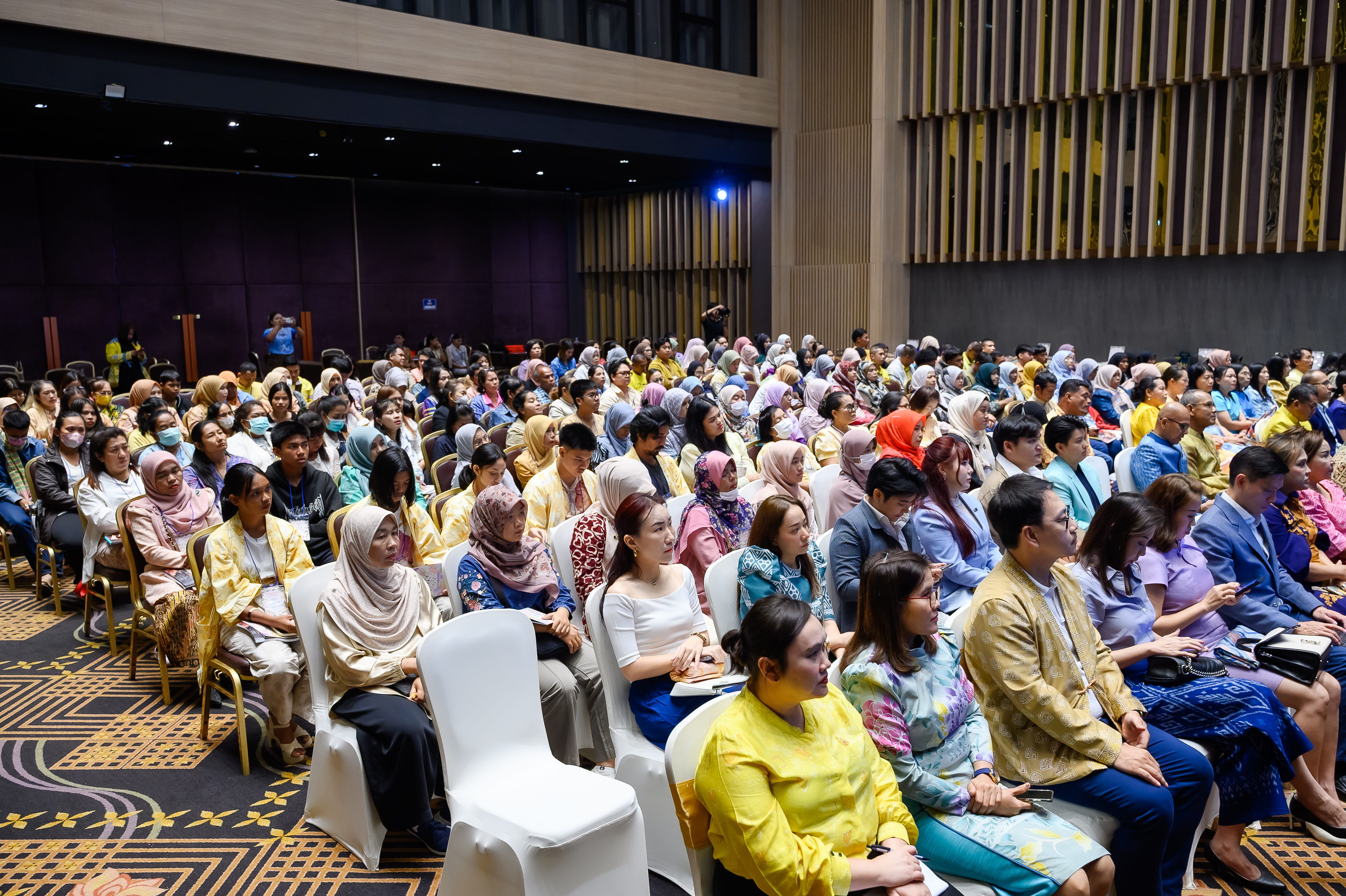 พช.ยะลา​ ร่วมพิธีเปิดการประชุมเชิงปฏิบัติการเพื่อการสร้างสรรค์งานผ้า​งานคราฟท์และงานหัตถกรรม​ ​หัตถศิลป์ไทย​ (ผ้าบาติก)