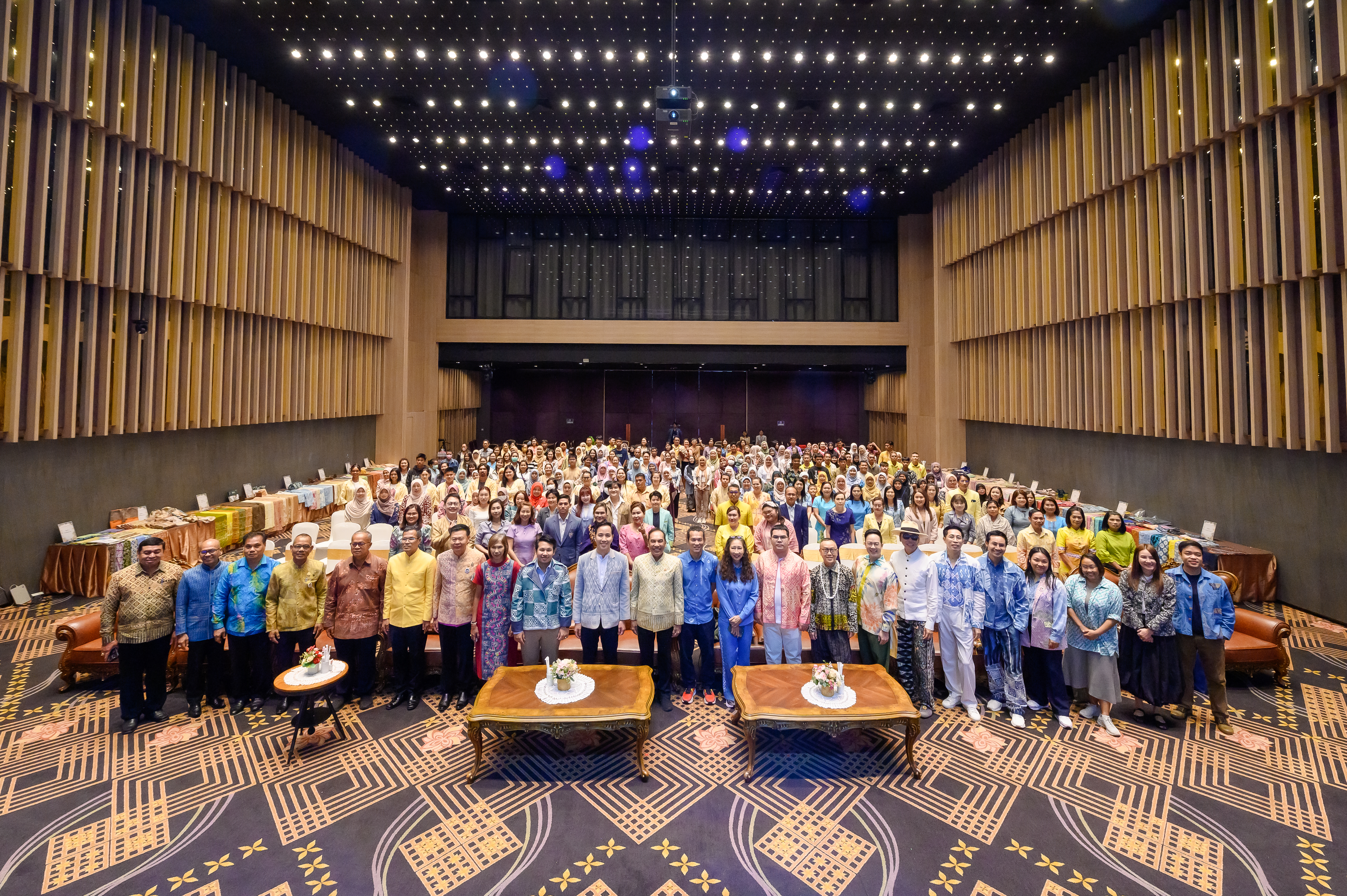 พช.ยะลา​ ร่วมพิธีเปิดการประชุมเชิงปฏิบัติการเพื่อการสร้างสรรค์งานผ้า​งานคราฟท์และงานหัตถกรรม​ ​หัตถศิลป์ไทย​ (ผ้าบาติก)