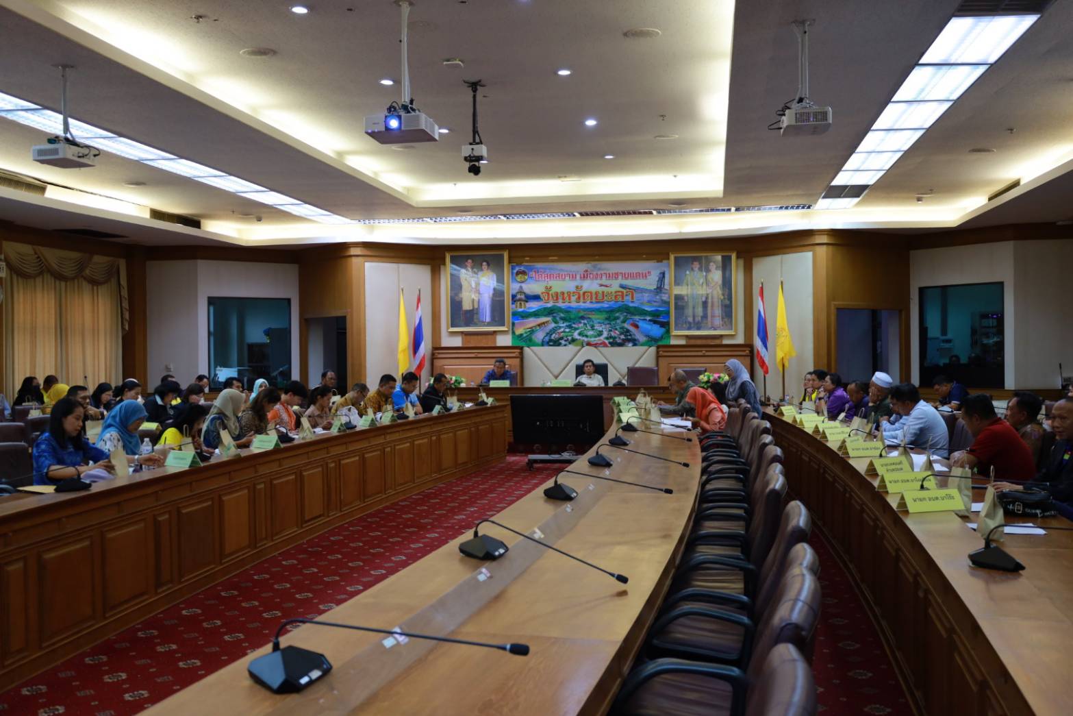 พช.ยะลา ร่วมประชุมติดตามเร่งรัดการใช้จ่ายงบประมาณโครงการของจังหวัดยะลา ครั้งที่ 1/2568