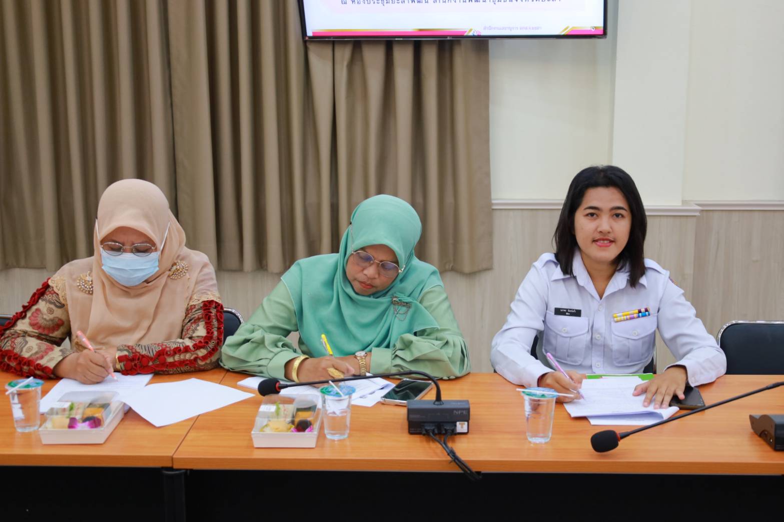 พช.ยะลา ประชุมคณะทำงานขับเคลื่อนกองทุนพัฒนาบทบาทสตรีระดับจังหวัดยะลา ครั้งที่ 1 ประจำปีงบประมาณ พ.ศ. 2568