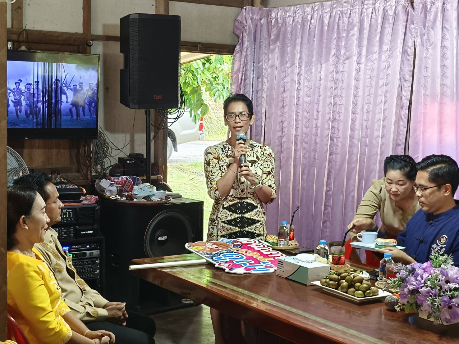จังหวัดยะลา จัดกิจกรรม “คุณนายชวนดูผ้า ผู้ว่าฯ ชวนท่องเที่ยวชุมชน ช้อปสุขใจหน้าบ้าน พช.” สร้างรอยยิ้มชาวบ้าน สร้างรายได้ชุมชน